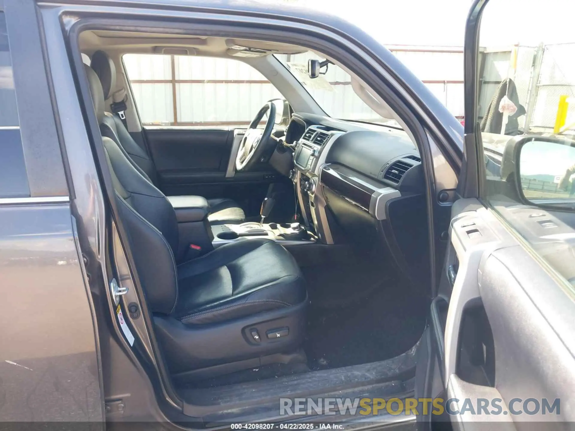 5 Фотография поврежденного автомобиля JTEBU5JR4K5676153 TOYOTA 4RUNNER 2019