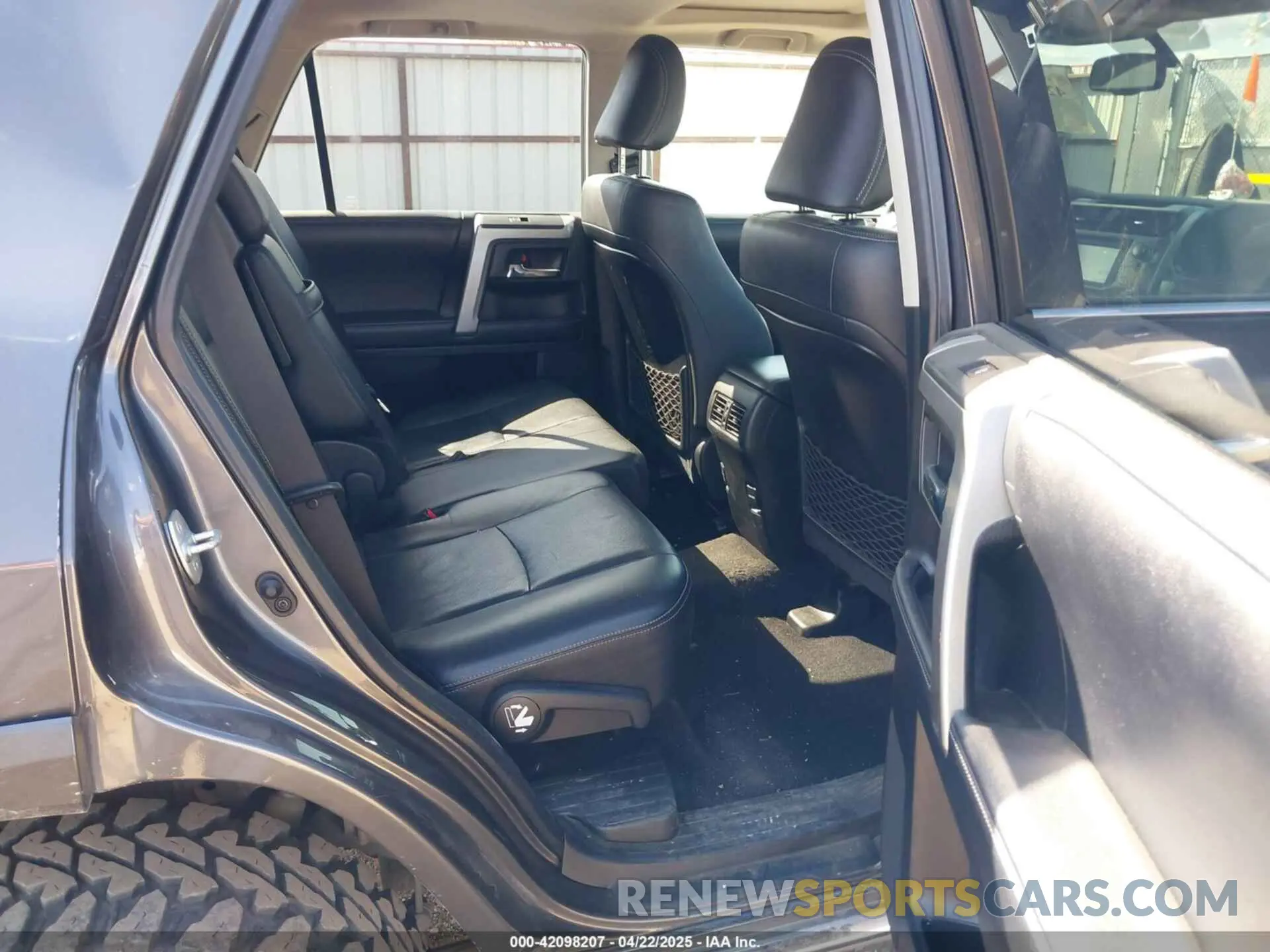 8 Фотография поврежденного автомобиля JTEBU5JR4K5676153 TOYOTA 4RUNNER 2019