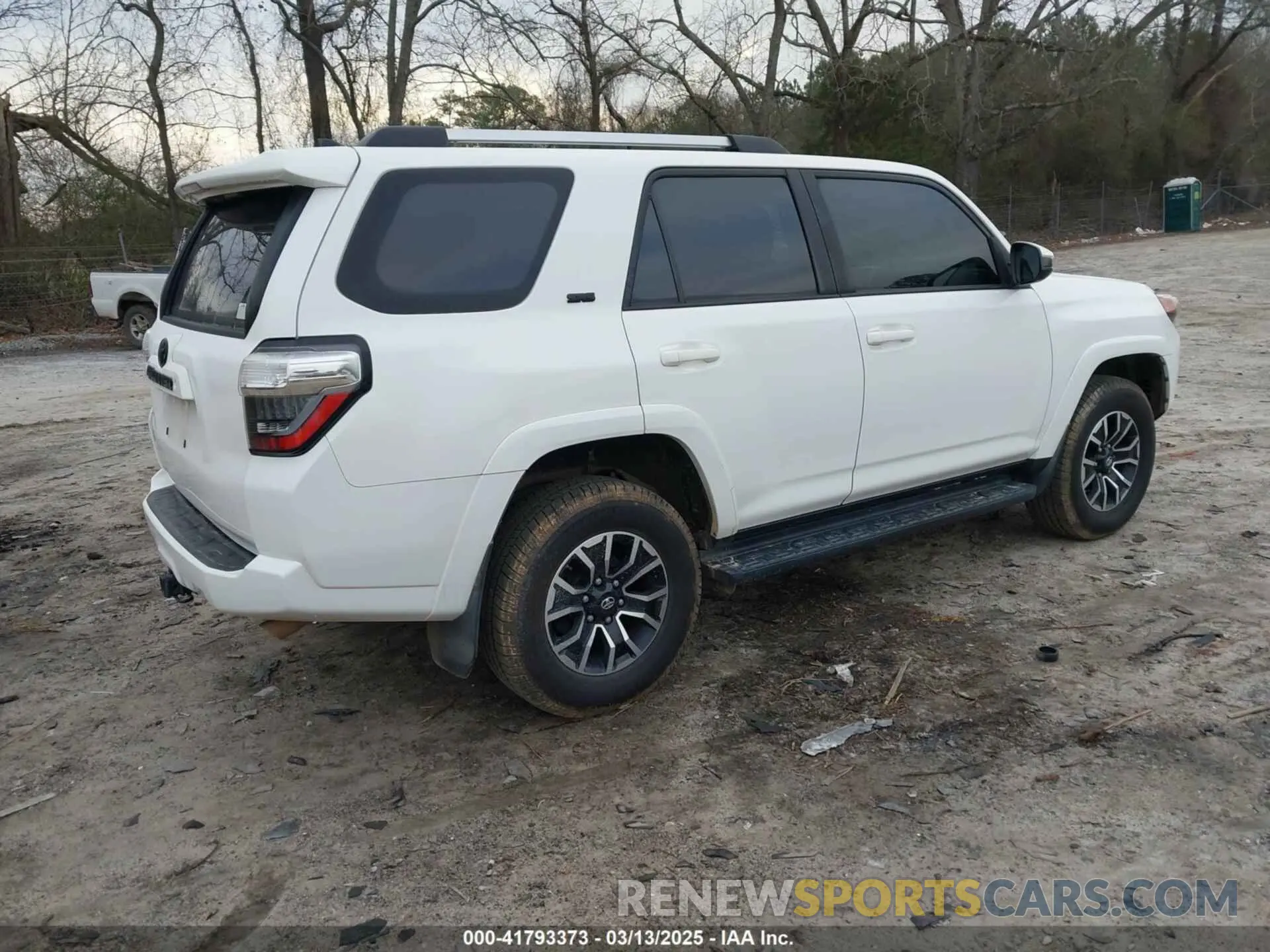 4 Фотография поврежденного автомобиля JTEBU5JR4K5679277 TOYOTA 4RUNNER 2019