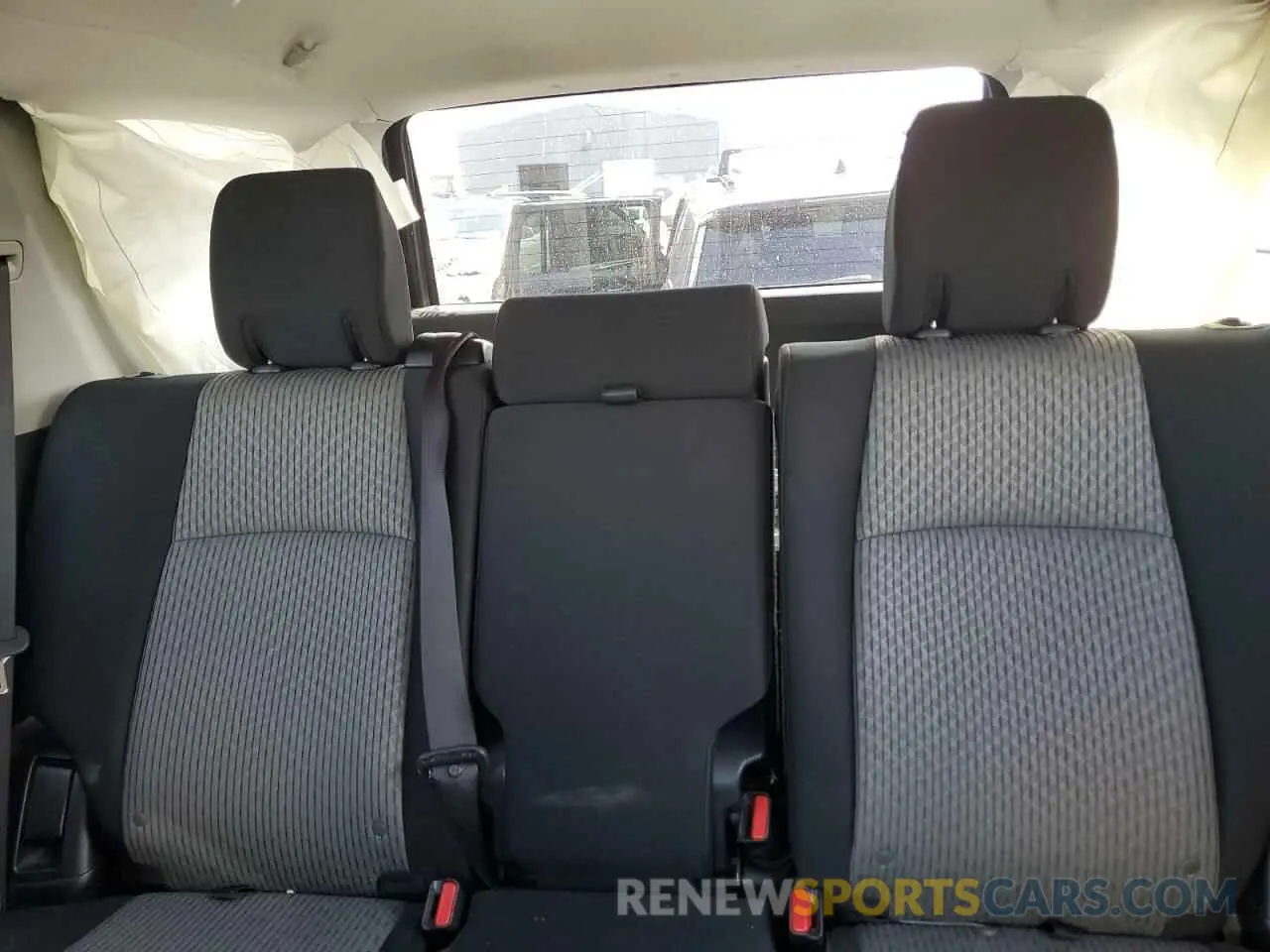 10 Photograph of a damaged car JTEBU5JR4K5733967 TOYOTA 4RUNNER 2019