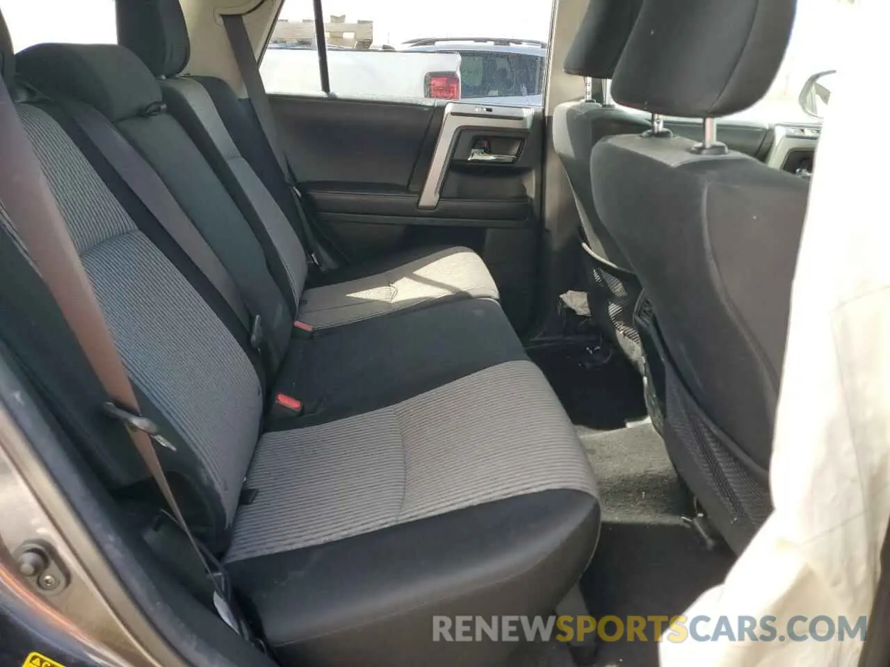 11 Photograph of a damaged car JTEBU5JR4K5733967 TOYOTA 4RUNNER 2019