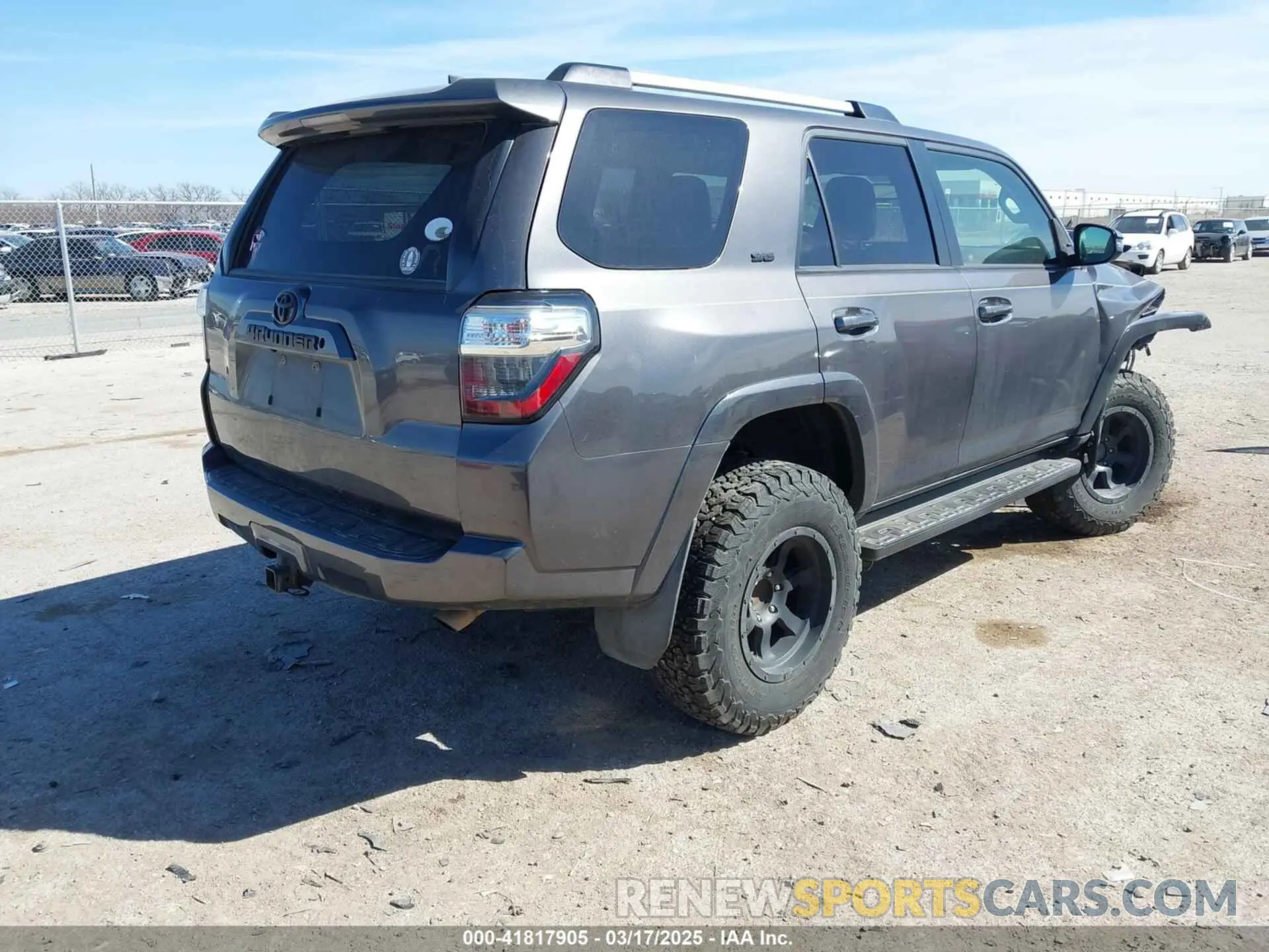 4 Фотография поврежденного автомобиля JTEBU5JR5K5616527 TOYOTA 4RUNNER 2019