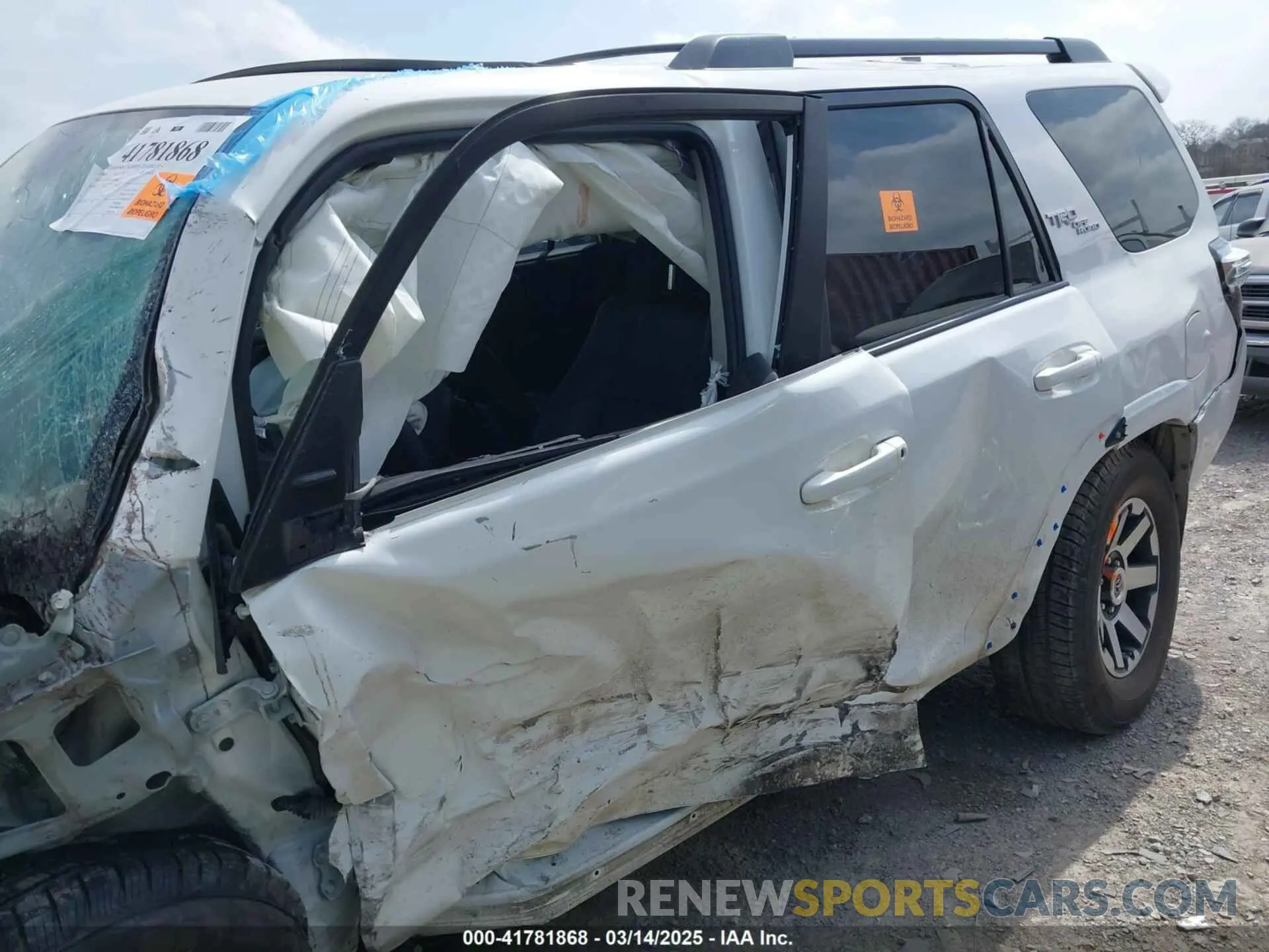 14 Photograph of a damaged car JTEBU5JR5K5620447 TOYOTA 4RUNNER 2019