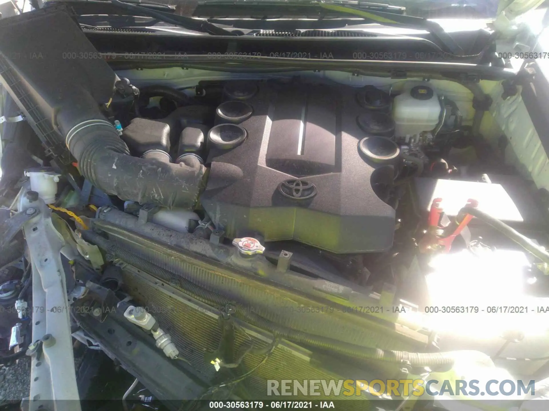 10 Photograph of a damaged car JTEBU5JR5K5622702 TOYOTA 4RUNNER 2019