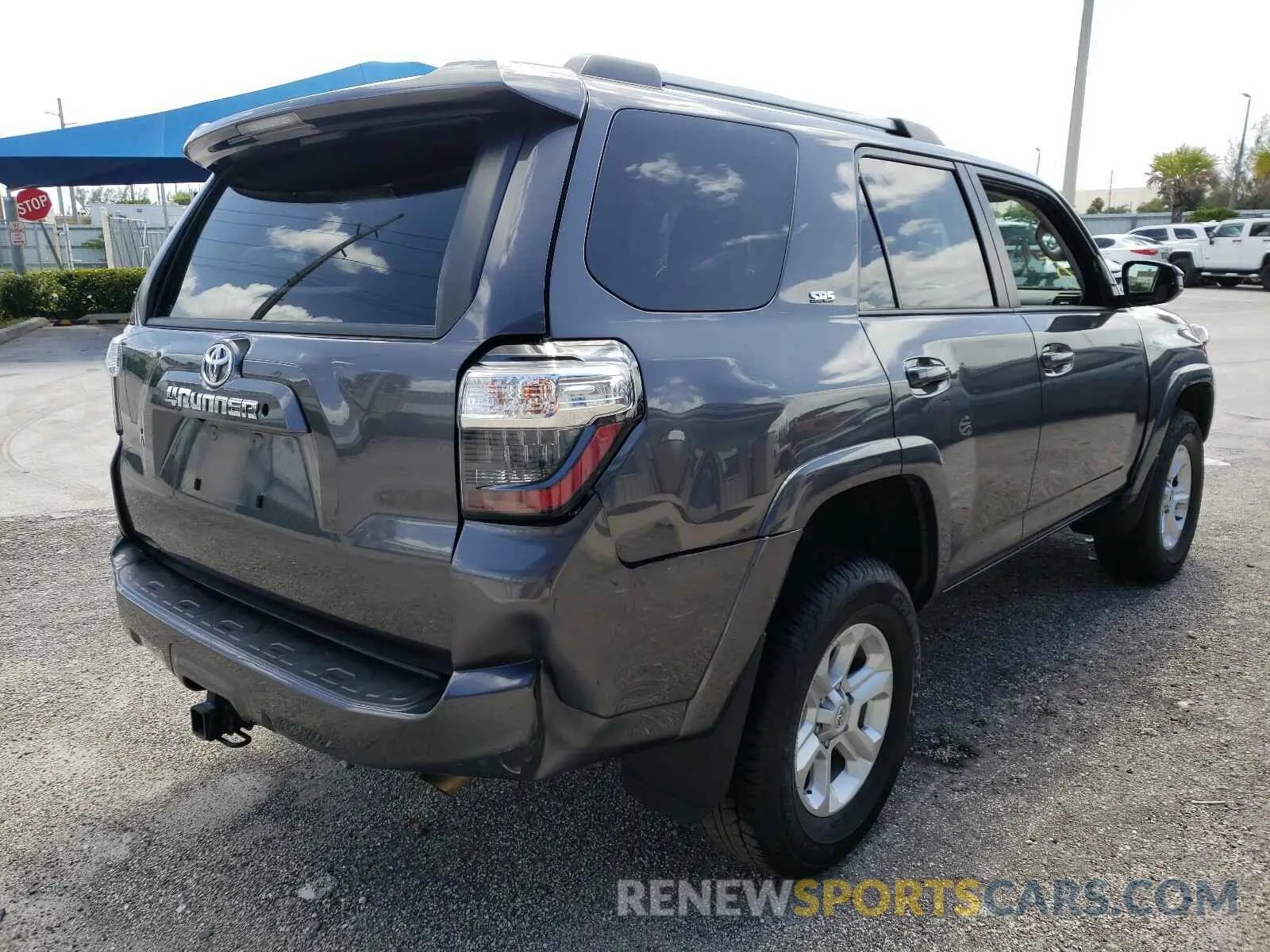4 Photograph of a damaged car JTEBU5JR5K5662942 TOYOTA 4RUNNER 2019