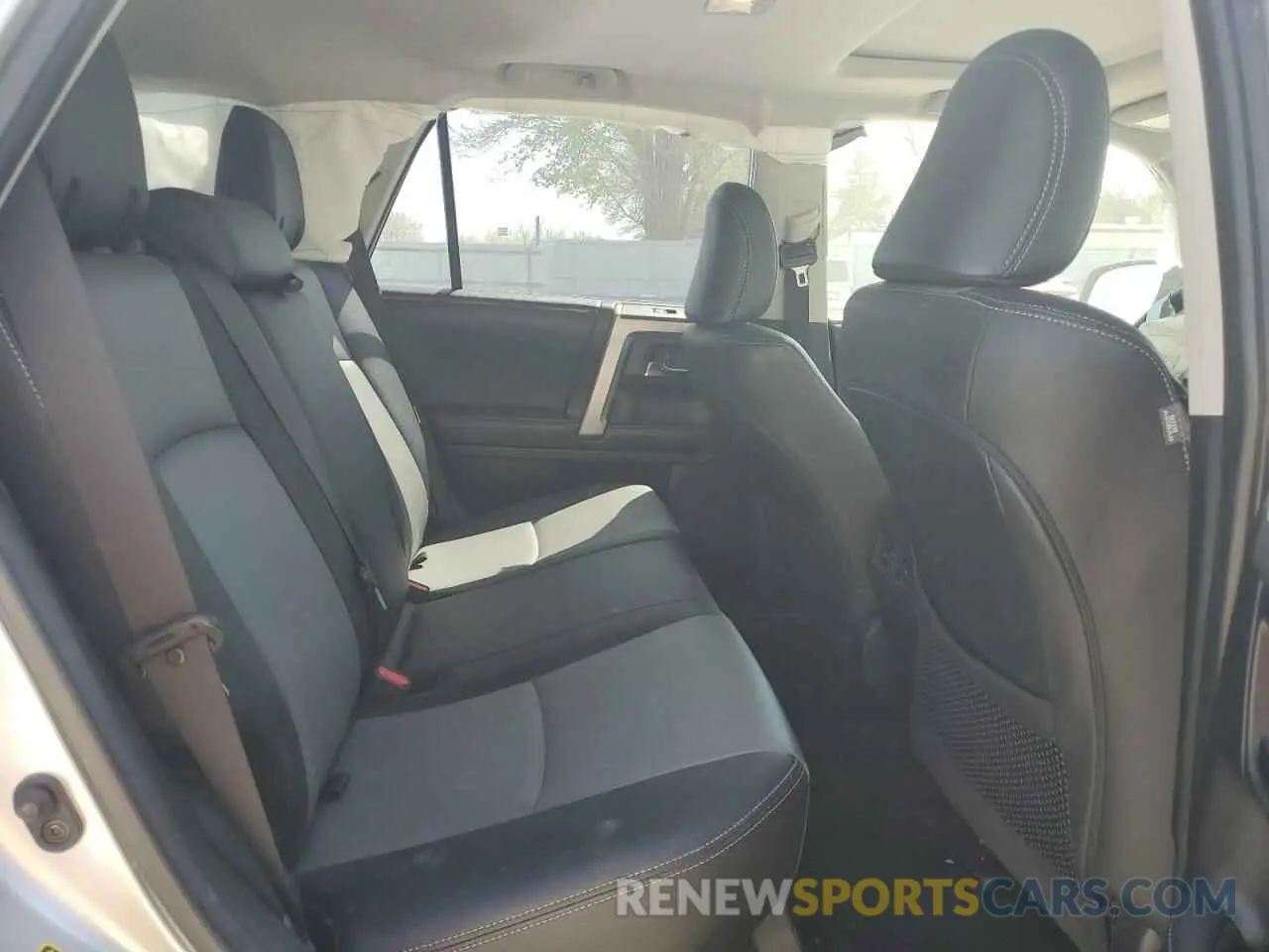 12 Photograph of a damaged car JTEBU5JR5K5709371 TOYOTA 4RUNNER 2019