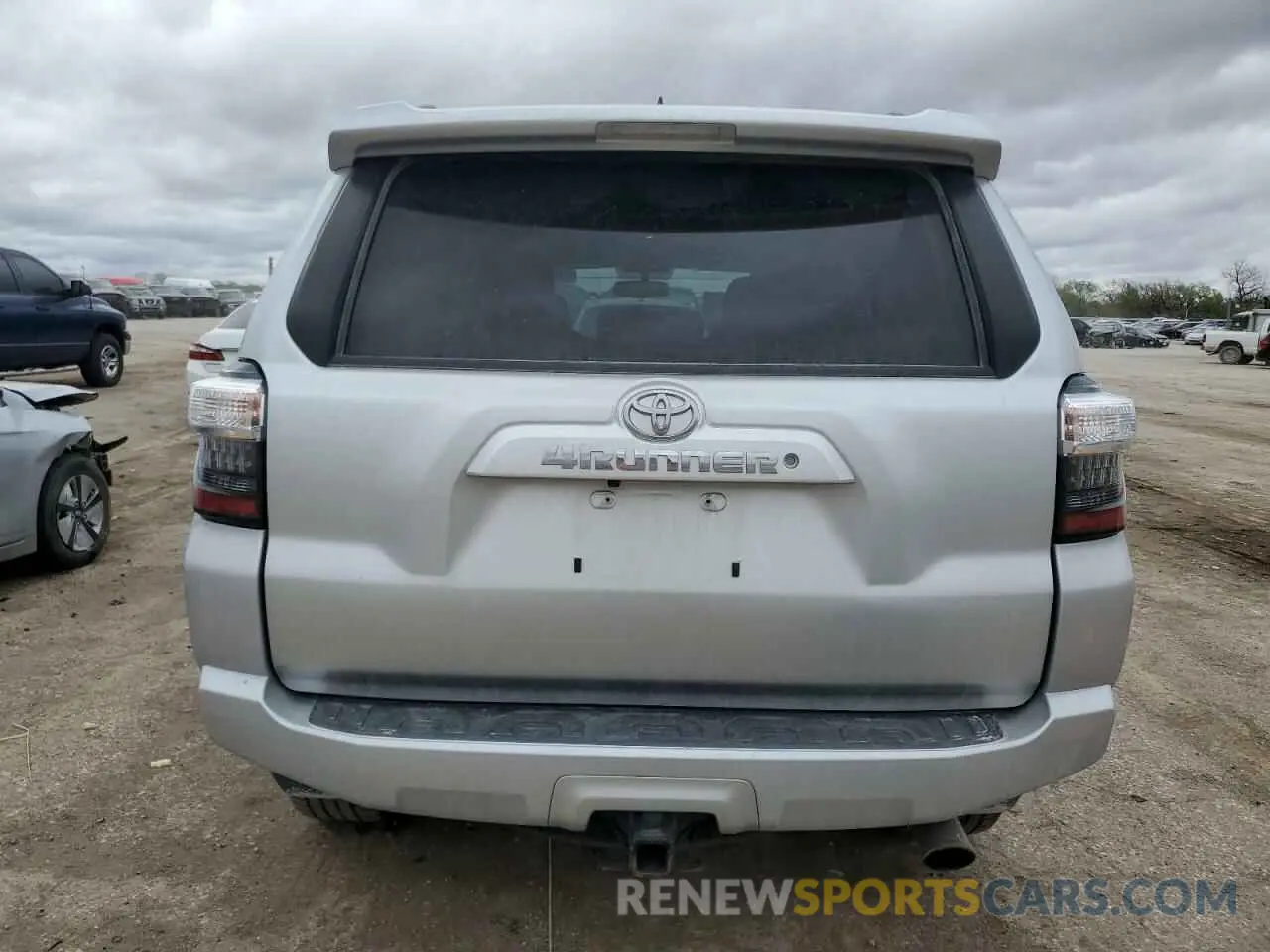 6 Photograph of a damaged car JTEBU5JR5K5709371 TOYOTA 4RUNNER 2019