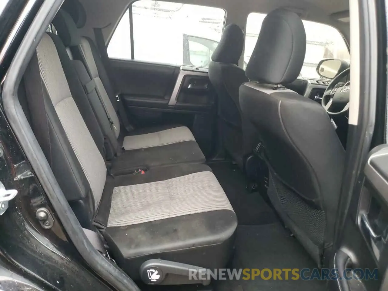 10 Photograph of a damaged car JTEBU5JR7K5665518 TOYOTA 4RUNNER 2019