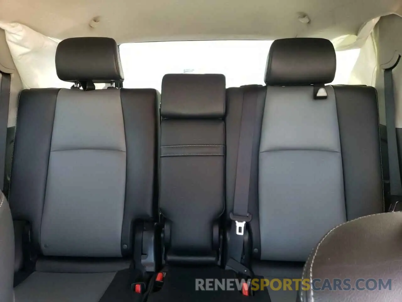 10 Photograph of a damaged car JTEBU5JR7K5711008 TOYOTA 4RUNNER 2019