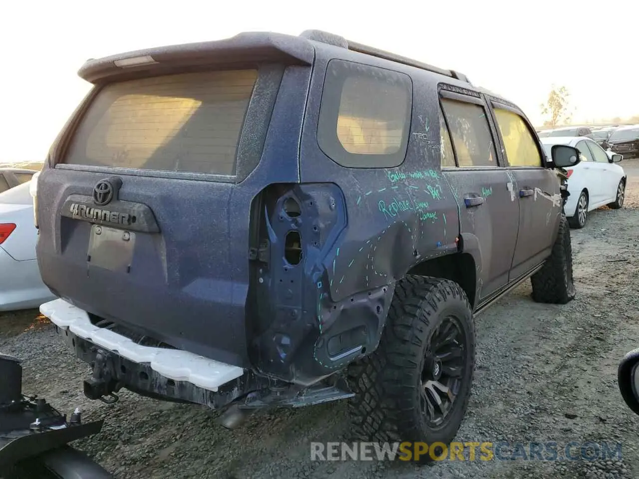 3 Фотография поврежденного автомобиля JTEBU5JR8K5684417 TOYOTA 4RUNNER 2019