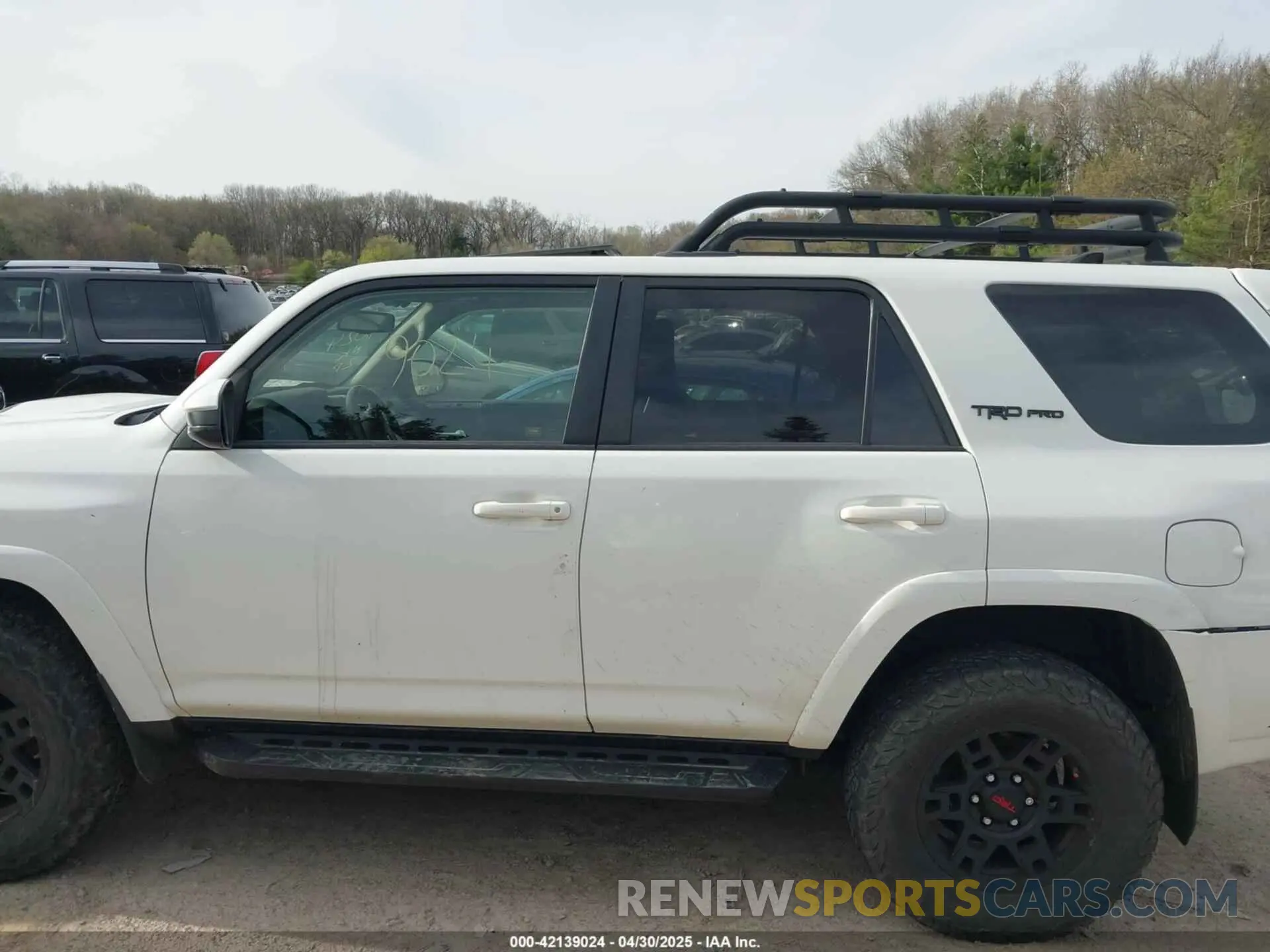 14 Photograph of a damaged car JTEBU5JR8K5710174 TOYOTA 4RUNNER 2019
