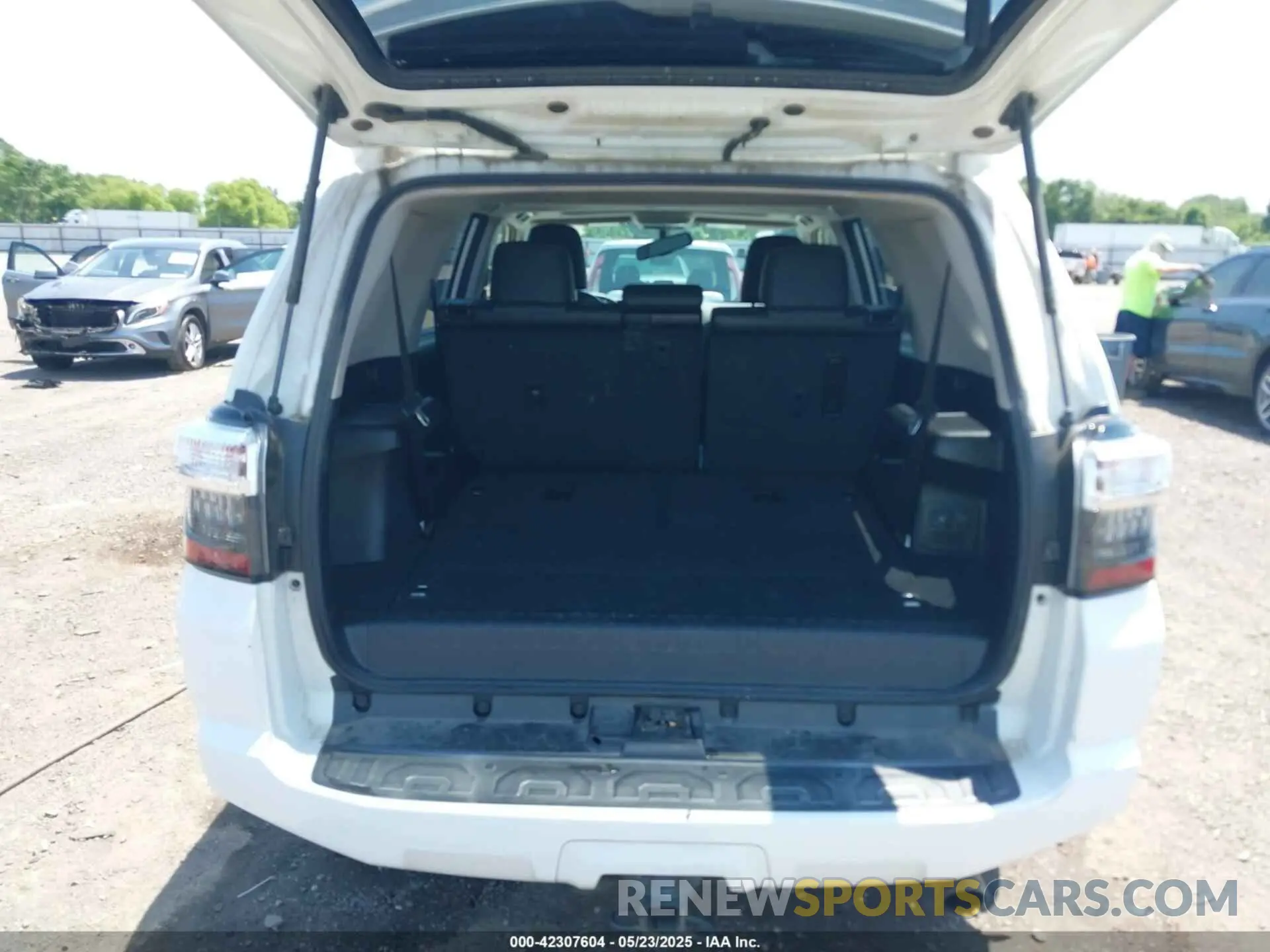 12 Photograph of a damaged car JTEBU5JR9K5670817 TOYOTA 4RUNNER 2019