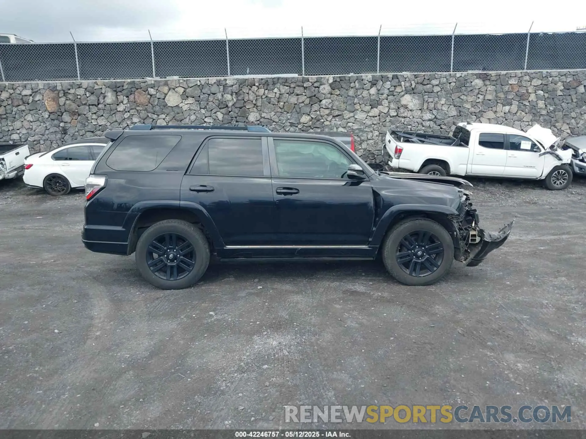 13 Photograph of a damaged car JTEBU5JR9K5672857 TOYOTA 4RUNNER 2019