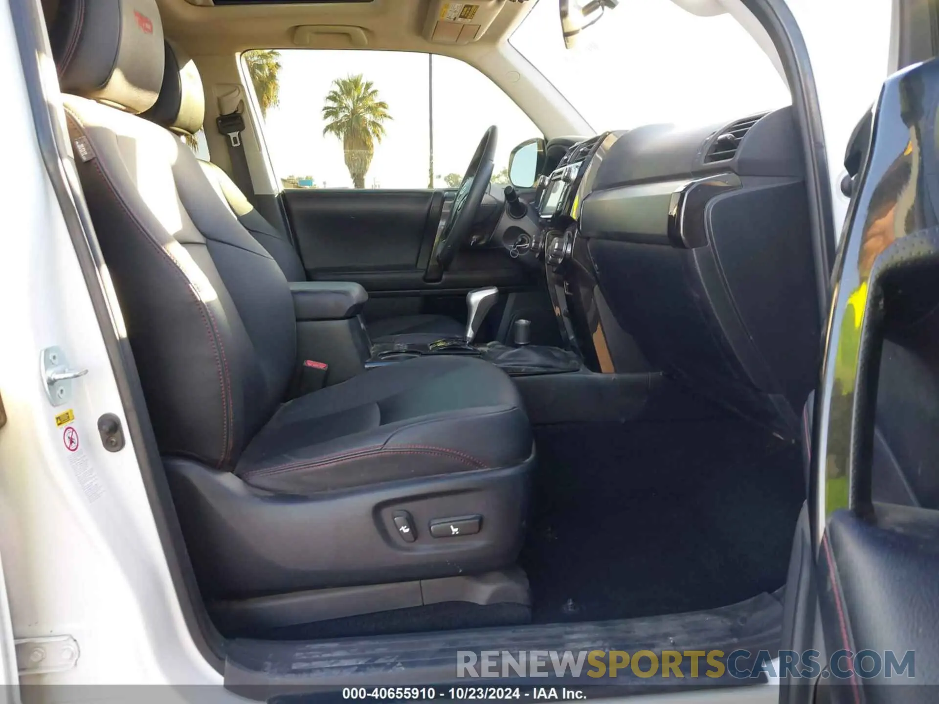 4 Photograph of a damaged car JTEBU5JR9K5699024 TOYOTA 4RUNNER 2019