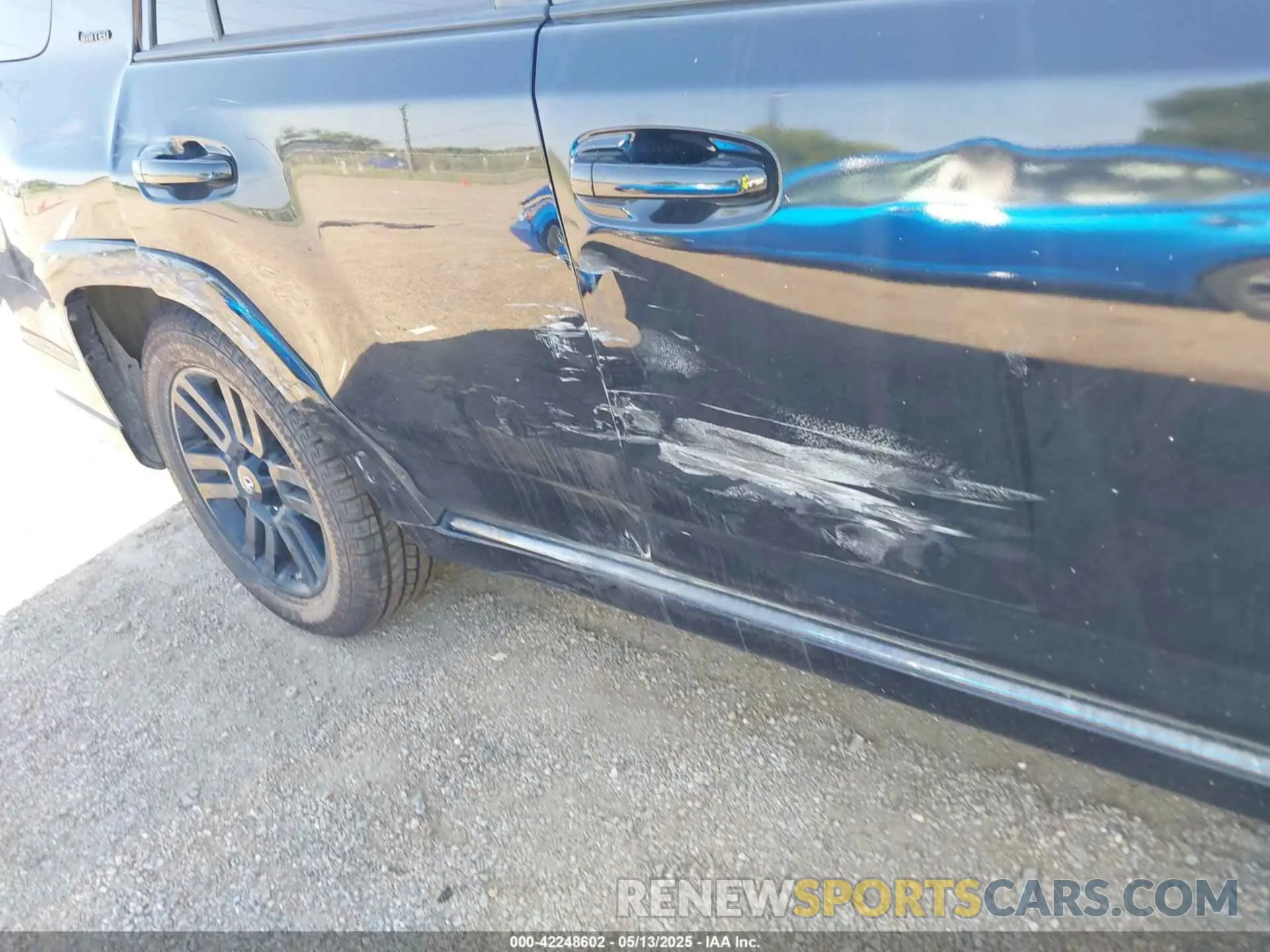 18 Photograph of a damaged car JTEBU5JR9K5714251 TOYOTA 4RUNNER 2019