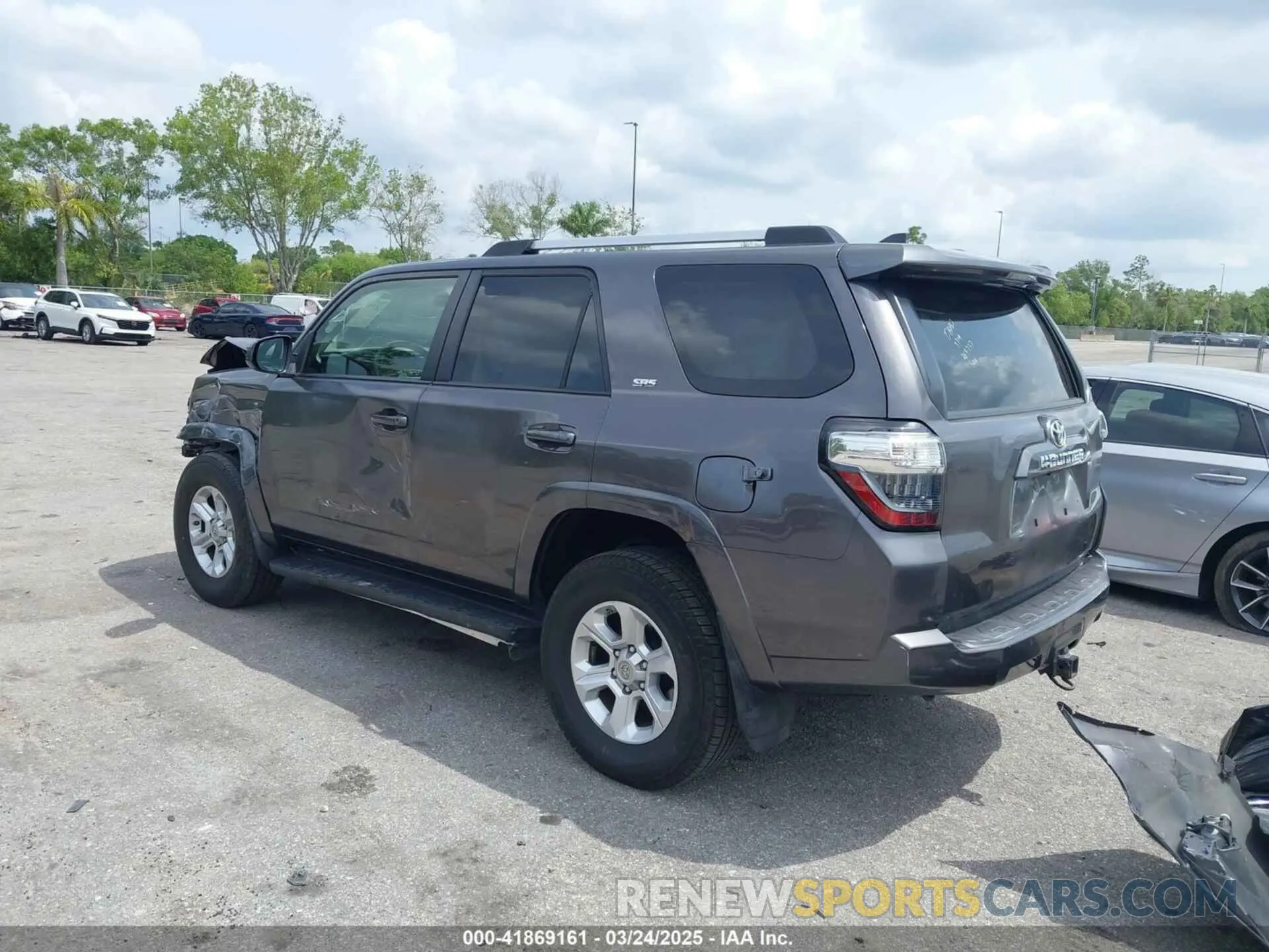 3 Фотография поврежденного автомобиля JTEBU5JRXK5638880 TOYOTA 4RUNNER 2019