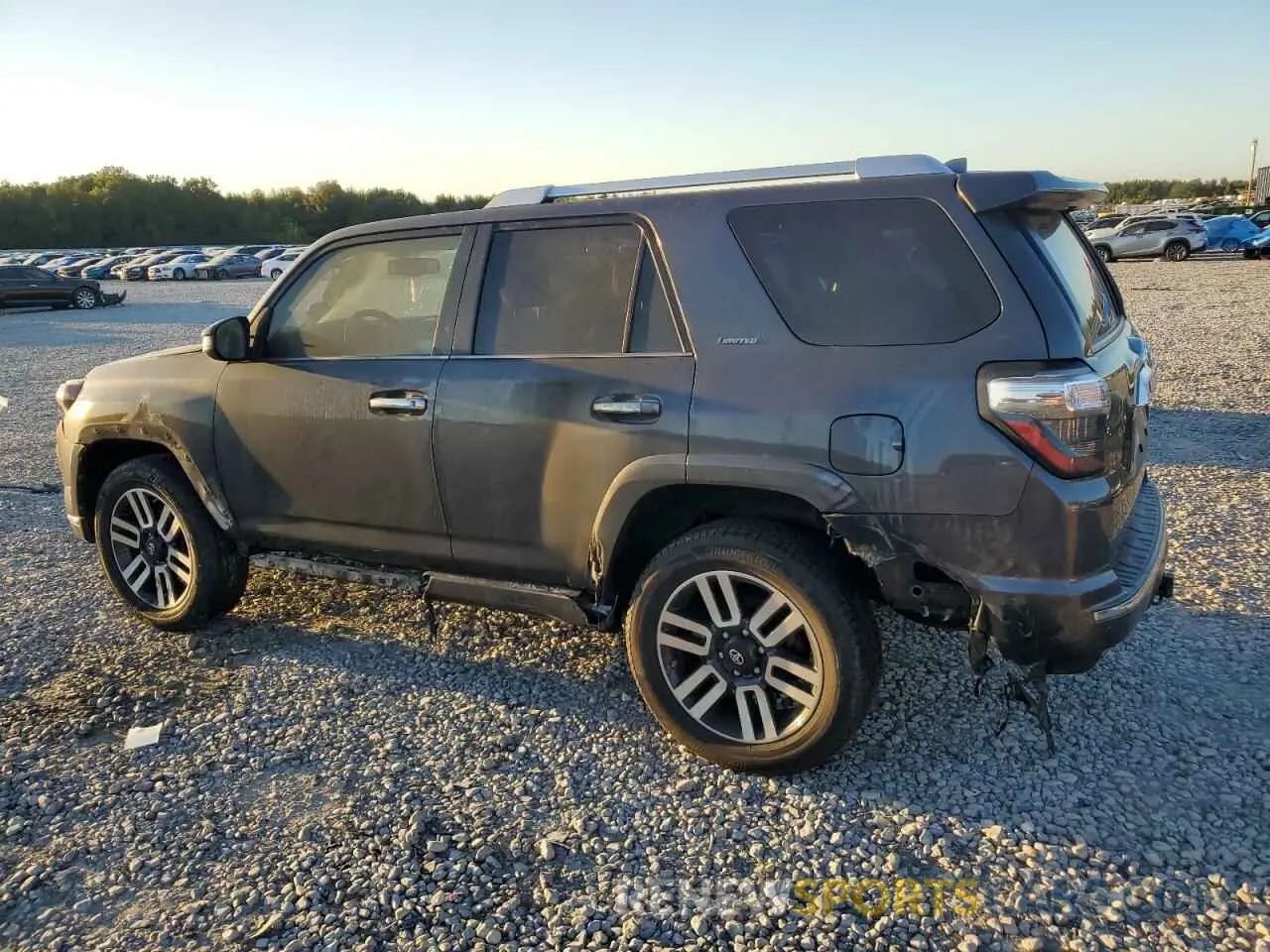 2 Фотография поврежденного автомобиля JTEBU5JRXK5717577 TOYOTA 4RUNNER 2019