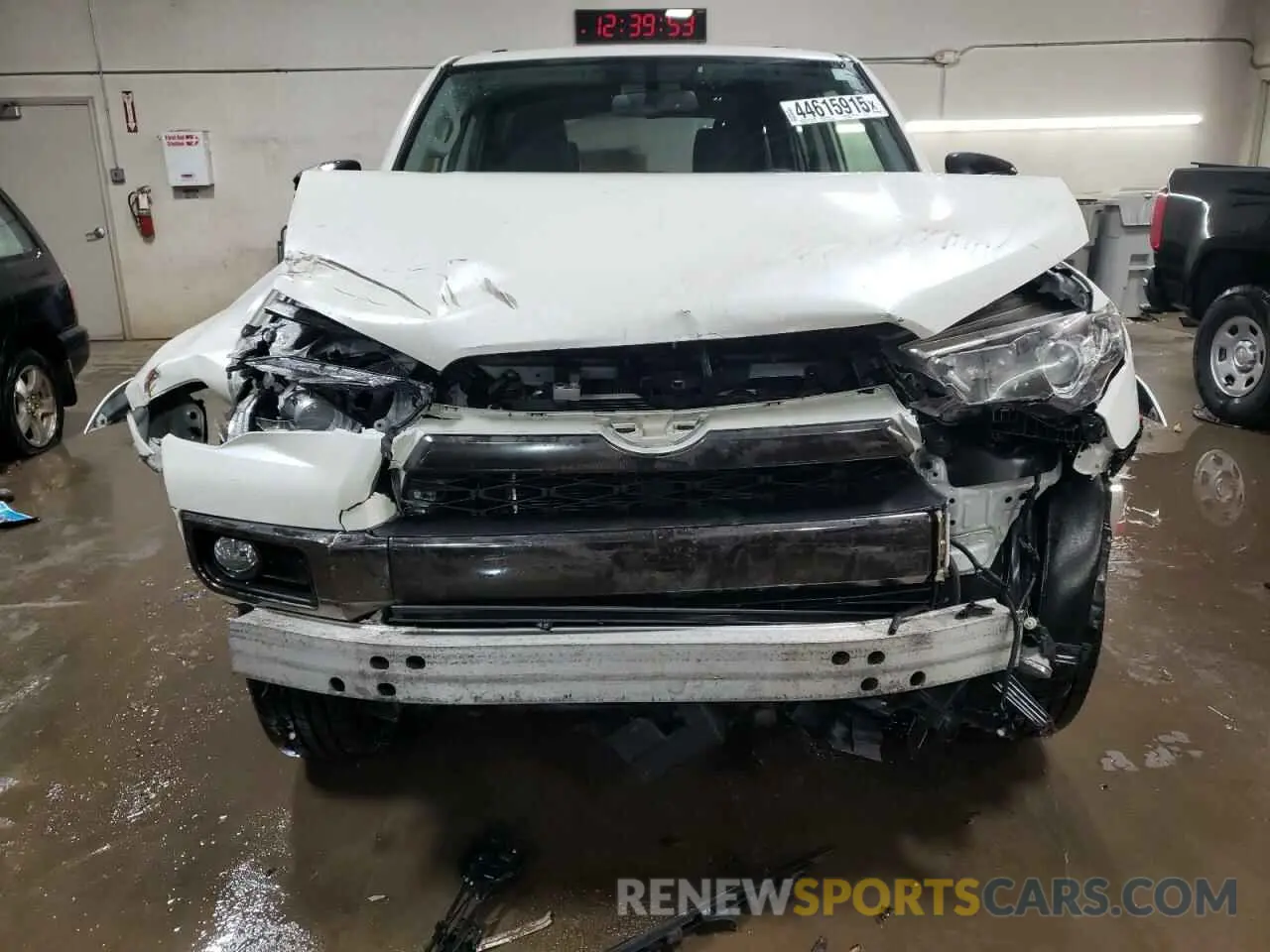 5 Photograph of a damaged car JTEBU5JRXK5732676 TOYOTA 4RUNNER 2019