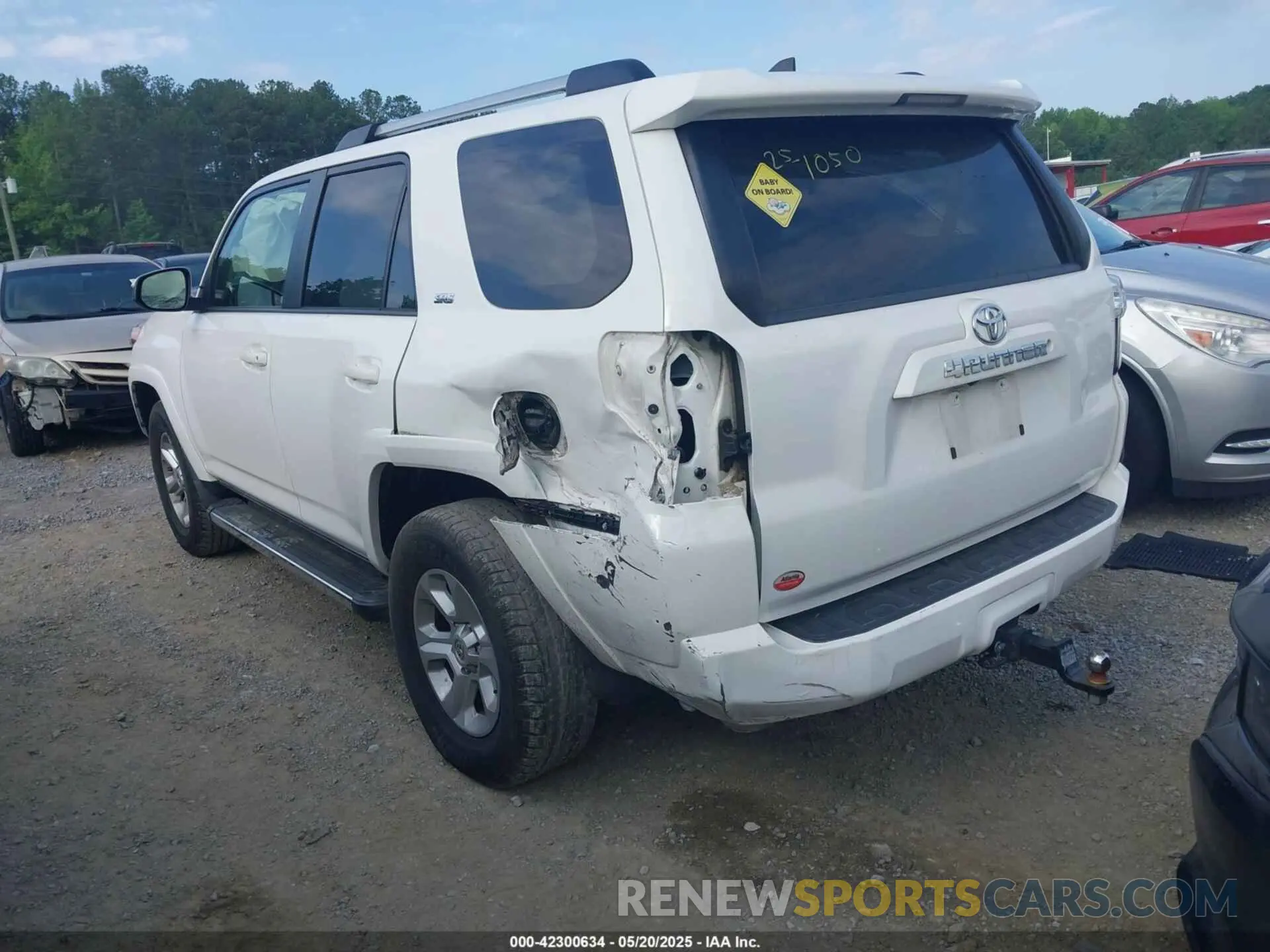 3 Фотография поврежденного автомобиля JTEZU5JR0K5199140 TOYOTA 4RUNNER 2019