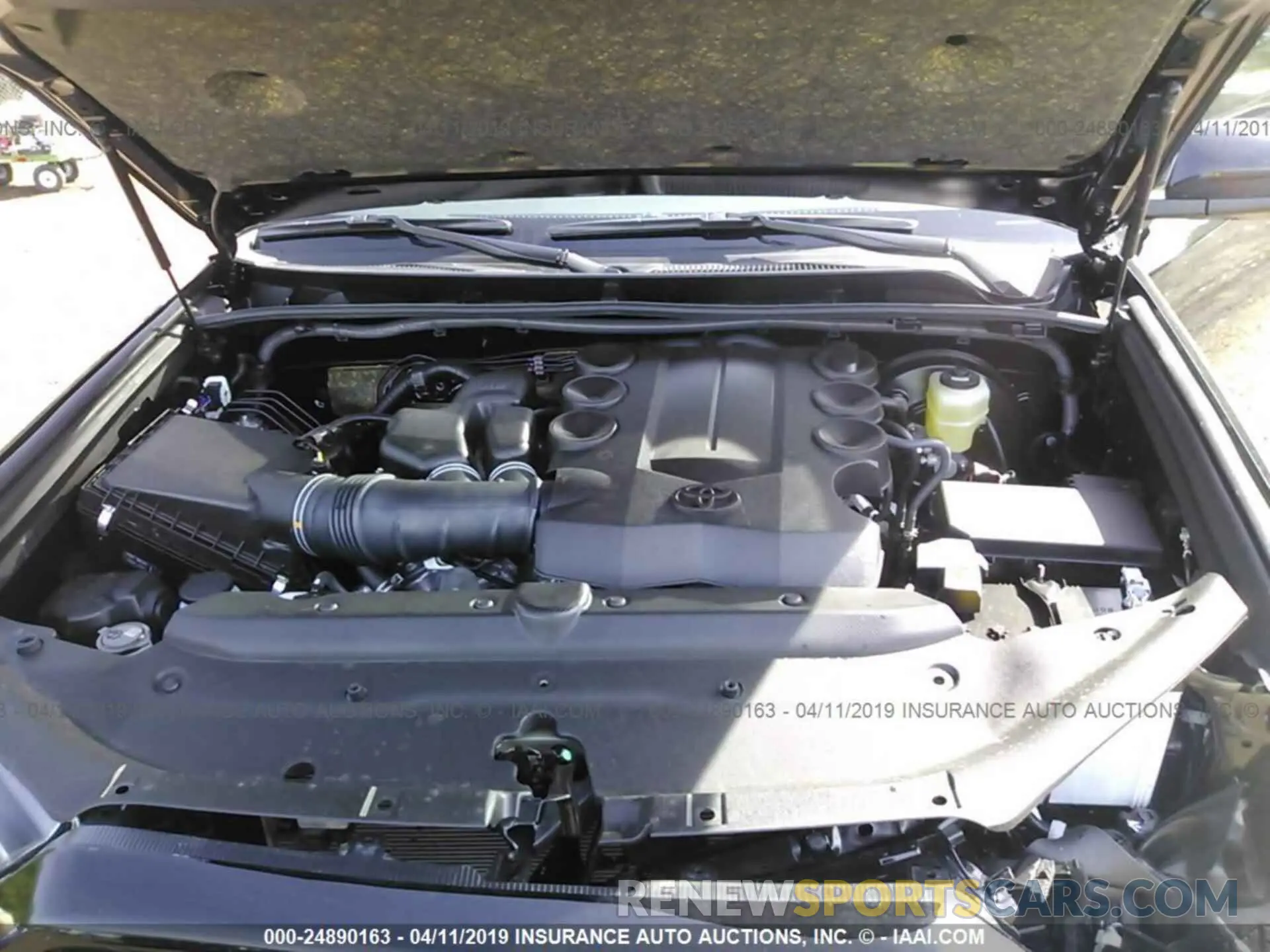 10 Photograph of a damaged car JTEZU5JR0K5205275 TOYOTA 4RUNNER 2019