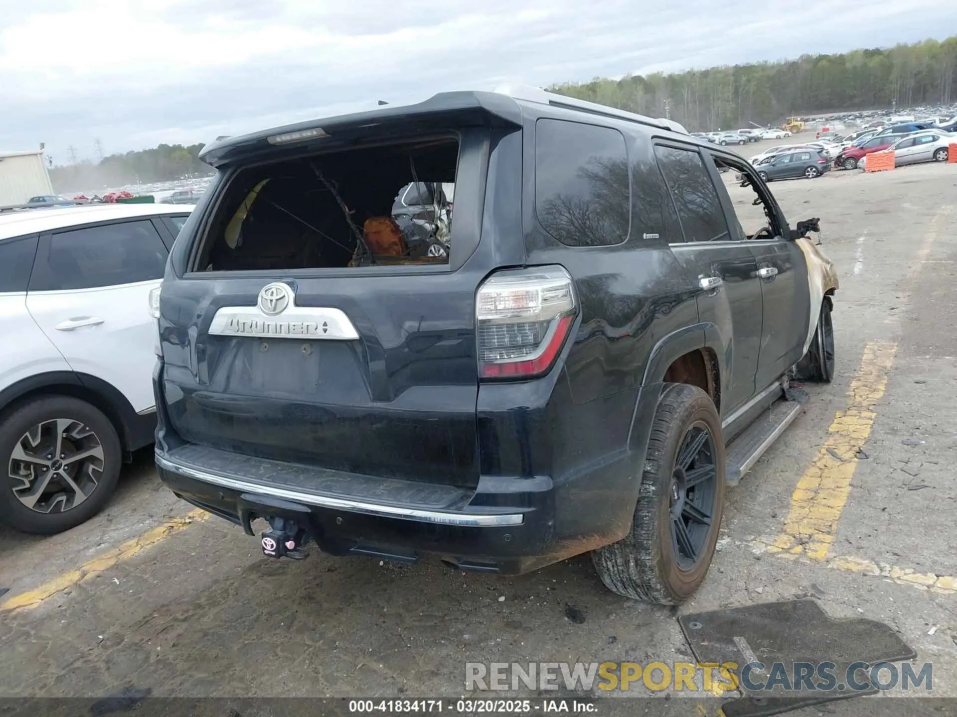 4 Photograph of a damaged car JTEZU5JR2K5198703 TOYOTA 4RUNNER 2019