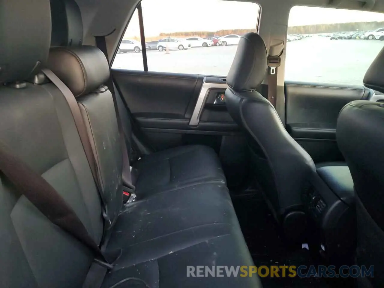 11 Photograph of a damaged car JTEZU5JR2K5212292 TOYOTA 4RUNNER 2019