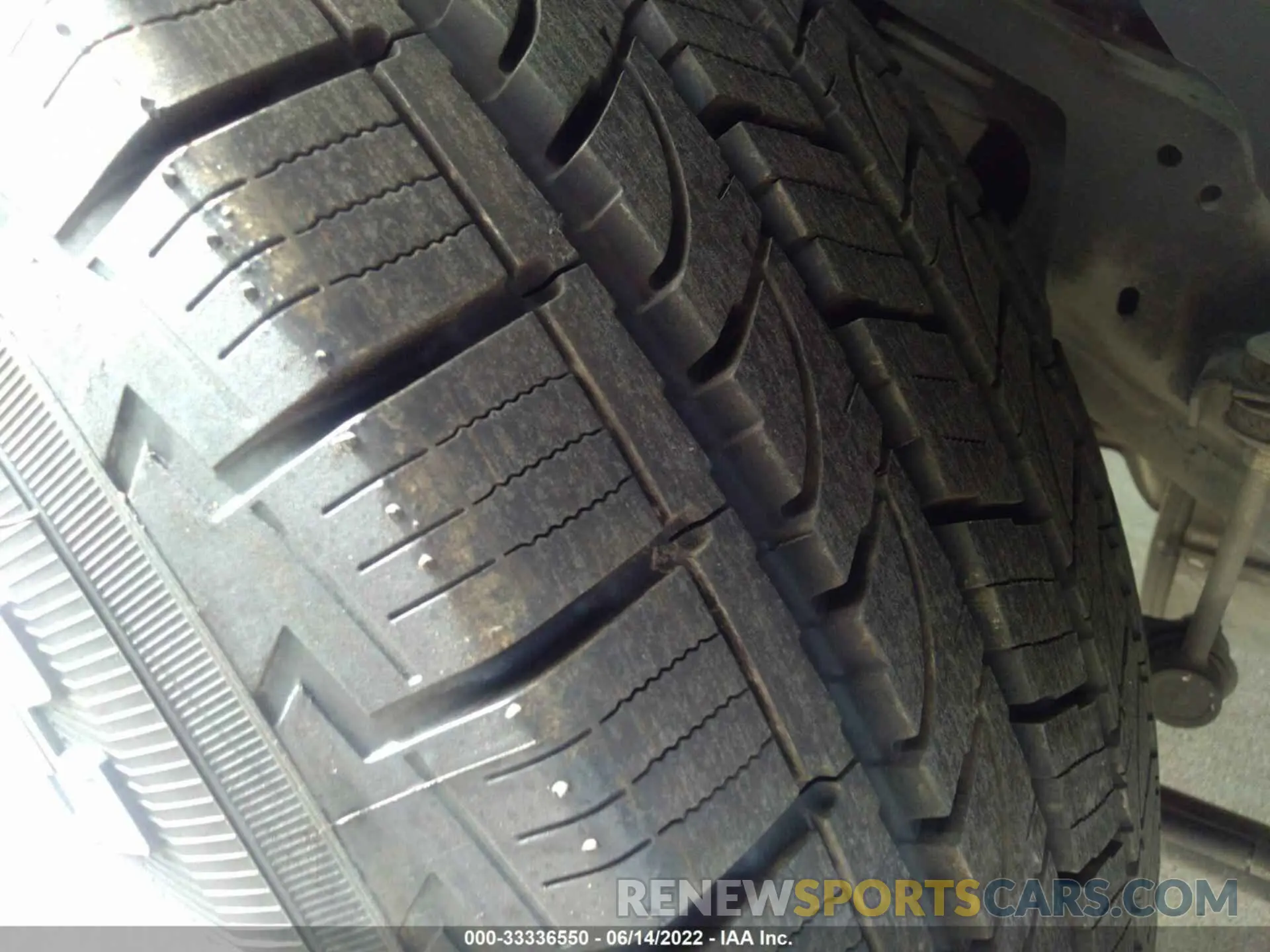 15 Photograph of a damaged car JTEZU5JR3K5194403 TOYOTA 4RUNNER 2019