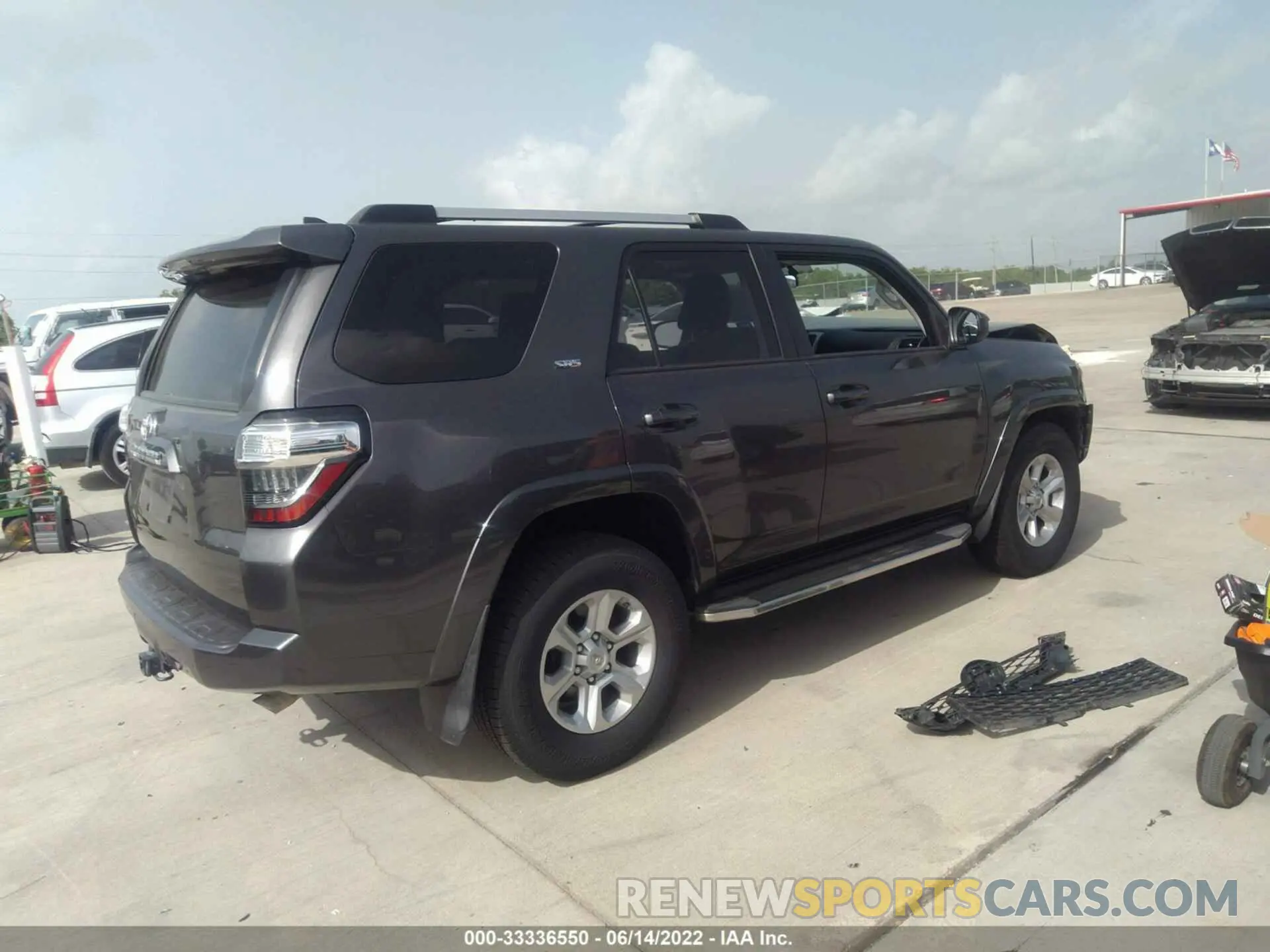 4 Photograph of a damaged car JTEZU5JR3K5194403 TOYOTA 4RUNNER 2019