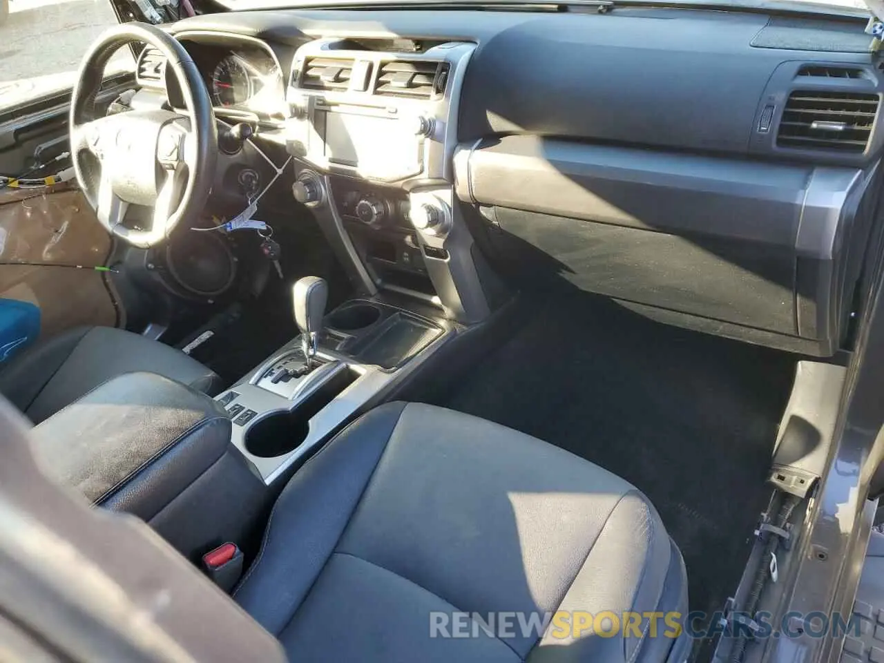 8 Photograph of a damaged car JTEZU5JR3K5201401 TOYOTA 4RUNNER 2019