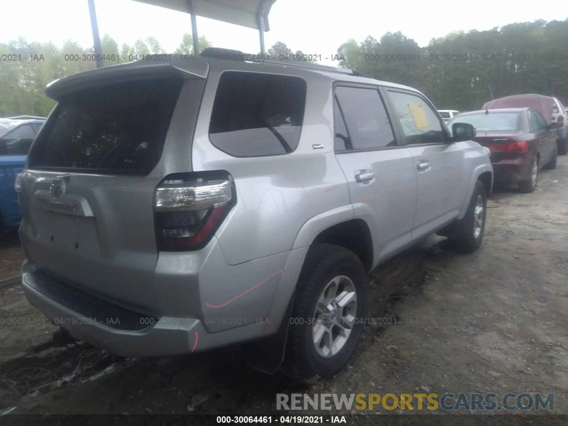 4 Photograph of a damaged car JTEZU5JR4K5196547 TOYOTA 4RUNNER 2019