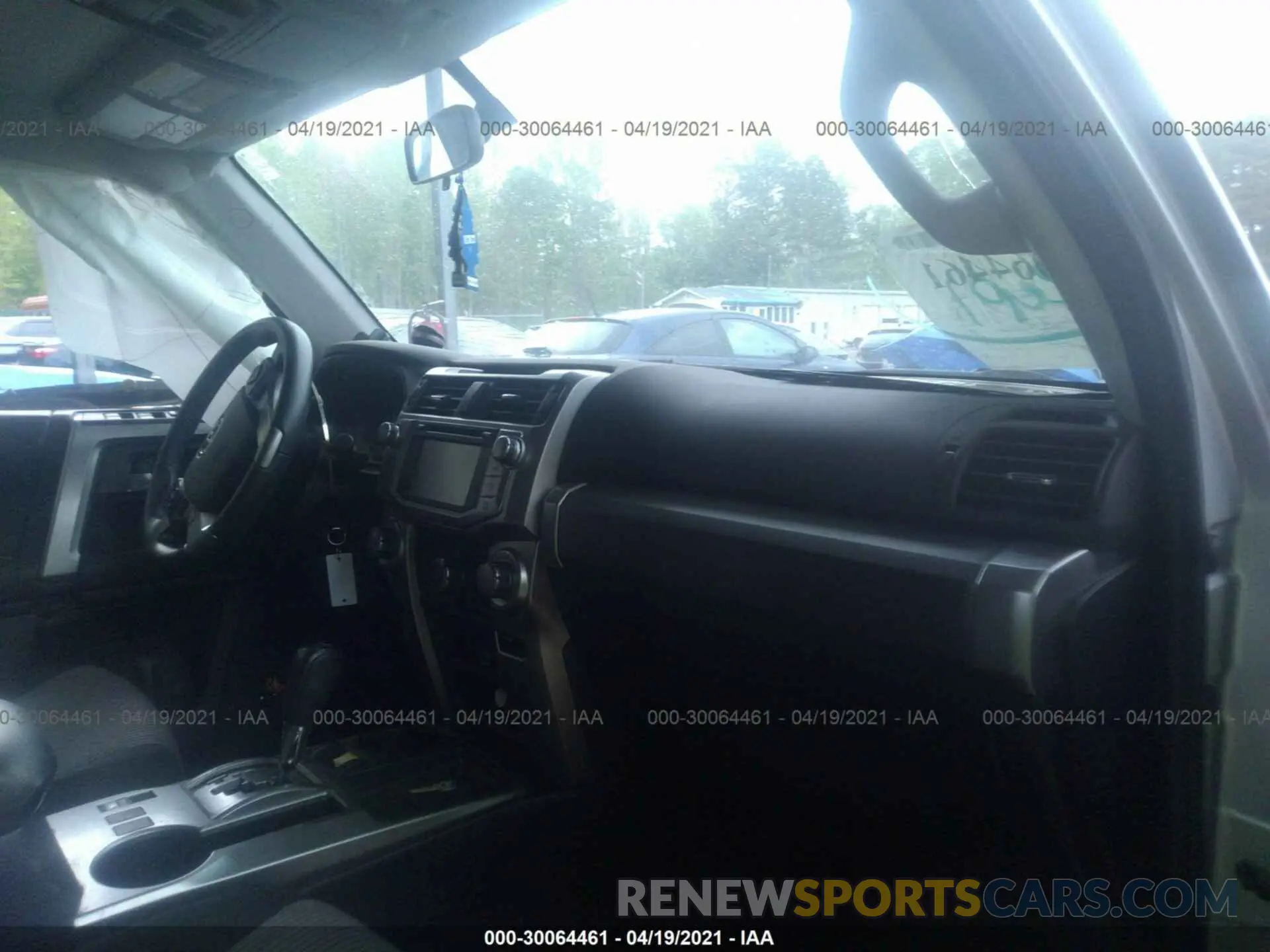 5 Photograph of a damaged car JTEZU5JR4K5196547 TOYOTA 4RUNNER 2019