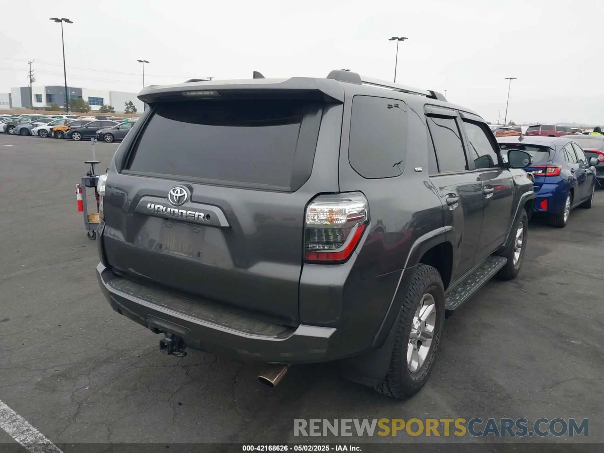 4 Photograph of a damaged car JTEZU5JR6K5200159 TOYOTA 4RUNNER 2019
