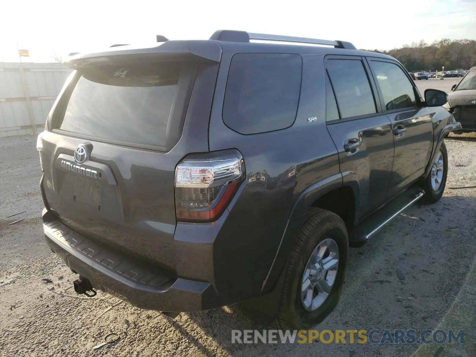 4 Photograph of a damaged car JTEZU5JR6K5202803 TOYOTA 4RUNNER 2019