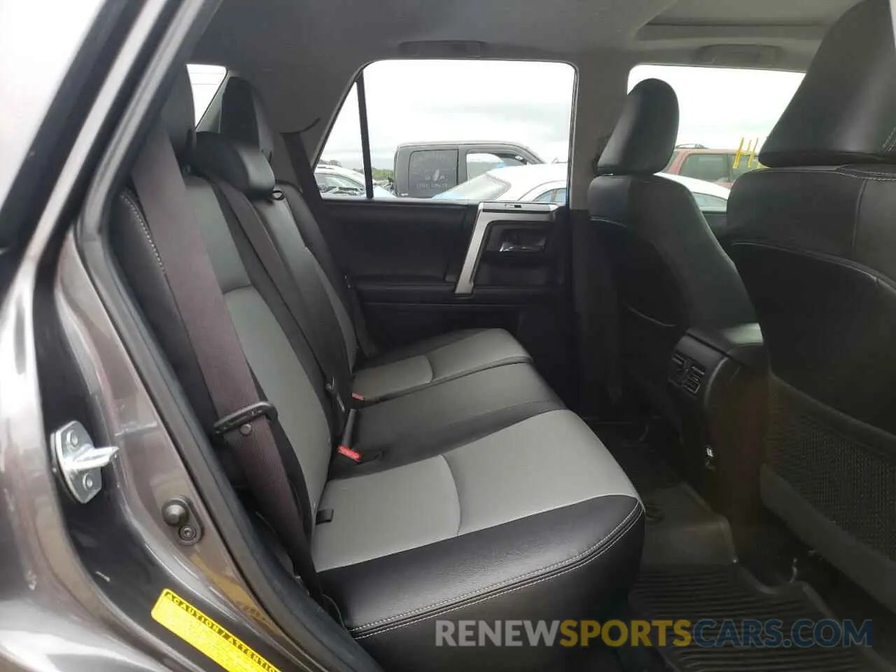 6 Photograph of a damaged car JTEZU5JR6K5211176 TOYOTA 4RUNNER 2019
