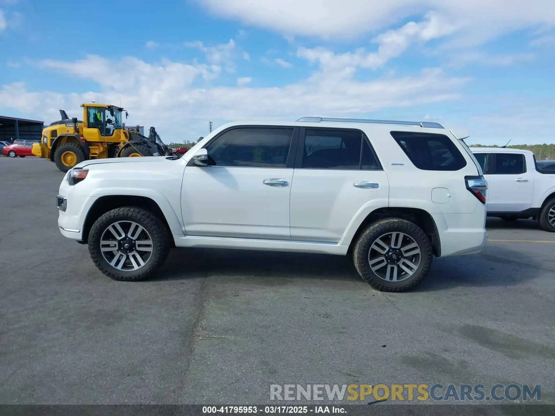 14 Photograph of a damaged car JTEZU5JR8K5198107 TOYOTA 4RUNNER 2019