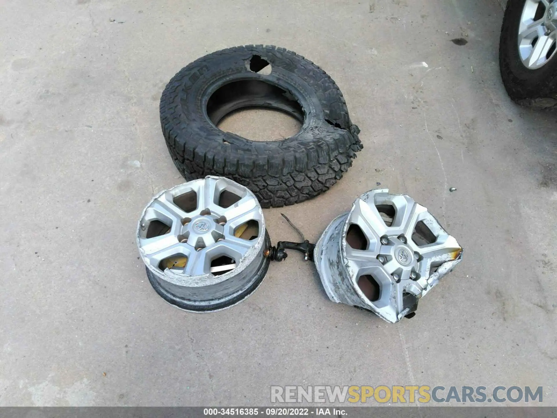 12 Photograph of a damaged car JTEZU5JR8K5202317 TOYOTA 4RUNNER 2019