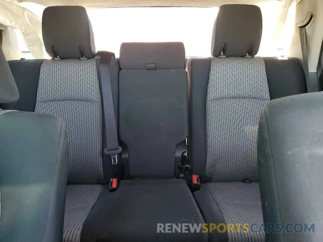 10 Photograph of a damaged car JTEZU5JR9K5200771 TOYOTA 4RUNNER 2019