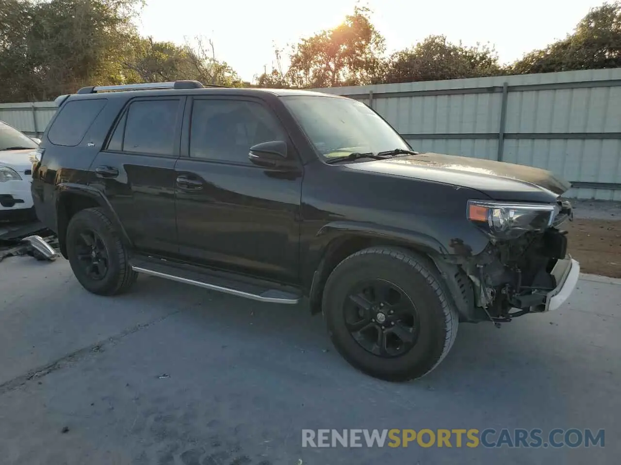 4 Фотография поврежденного автомобиля JTEZU5JRXK5195113 TOYOTA 4RUNNER 2019