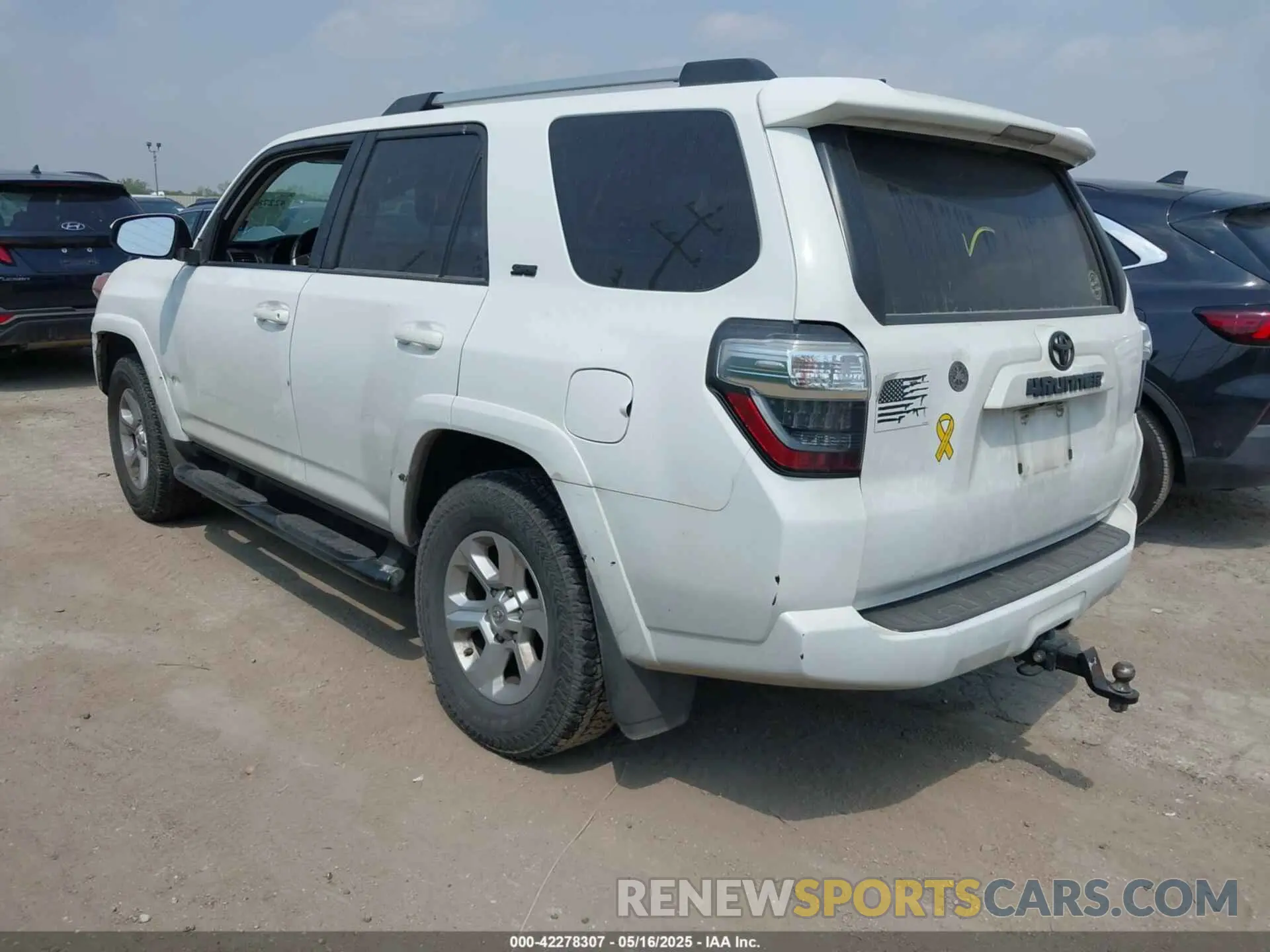 3 Фотография поврежденного автомобиля JTEZU5JRXK5198643 TOYOTA 4RUNNER 2019