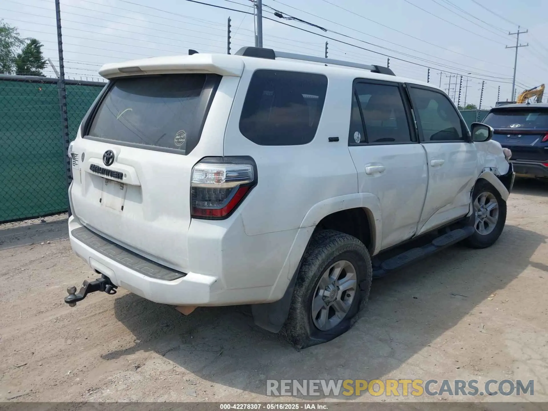 4 Фотография поврежденного автомобиля JTEZU5JRXK5198643 TOYOTA 4RUNNER 2019
