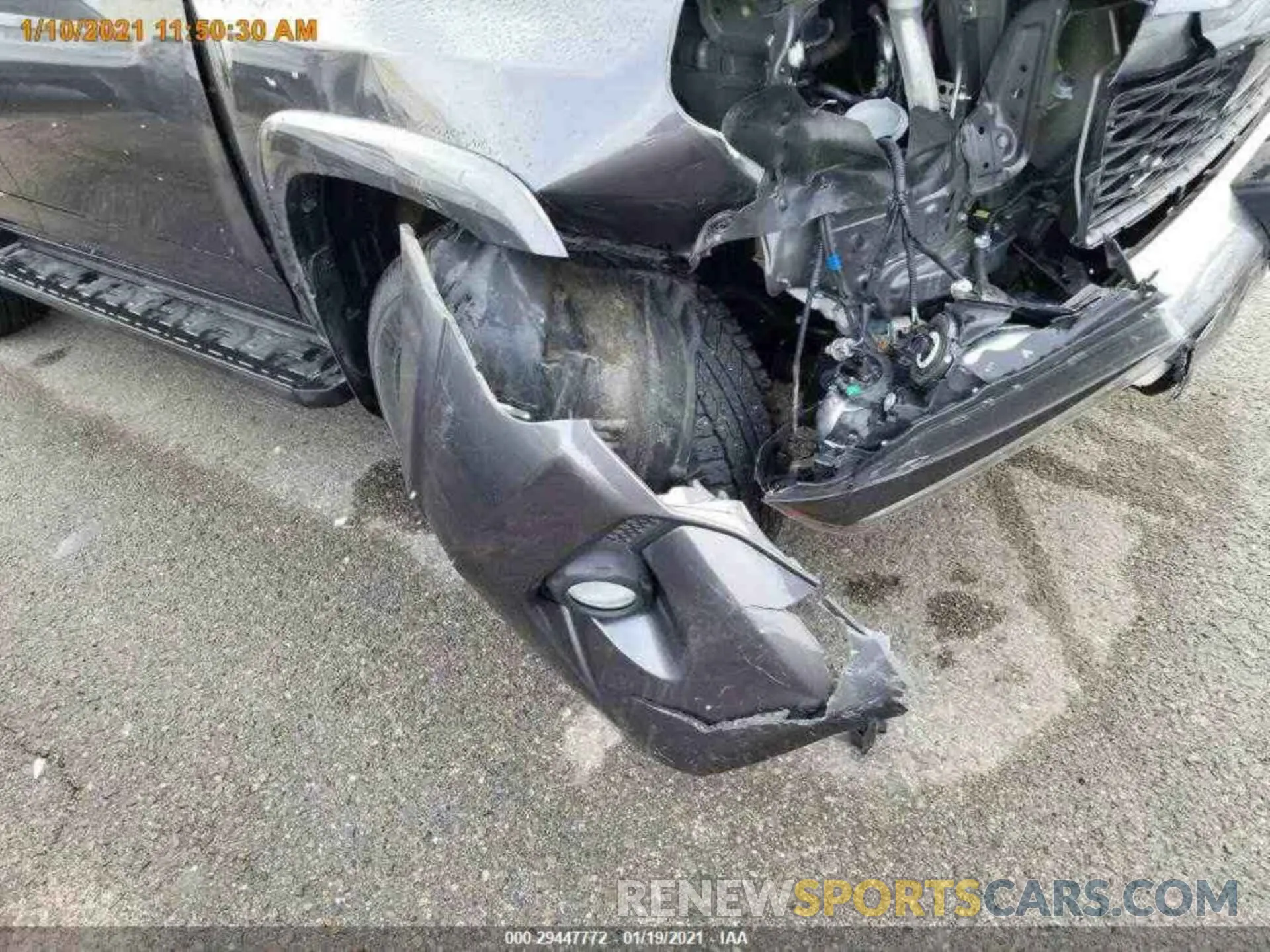 18 Photograph of a damaged car JTEBU5JR0L5787798 TOYOTA 4RUNNER 2020