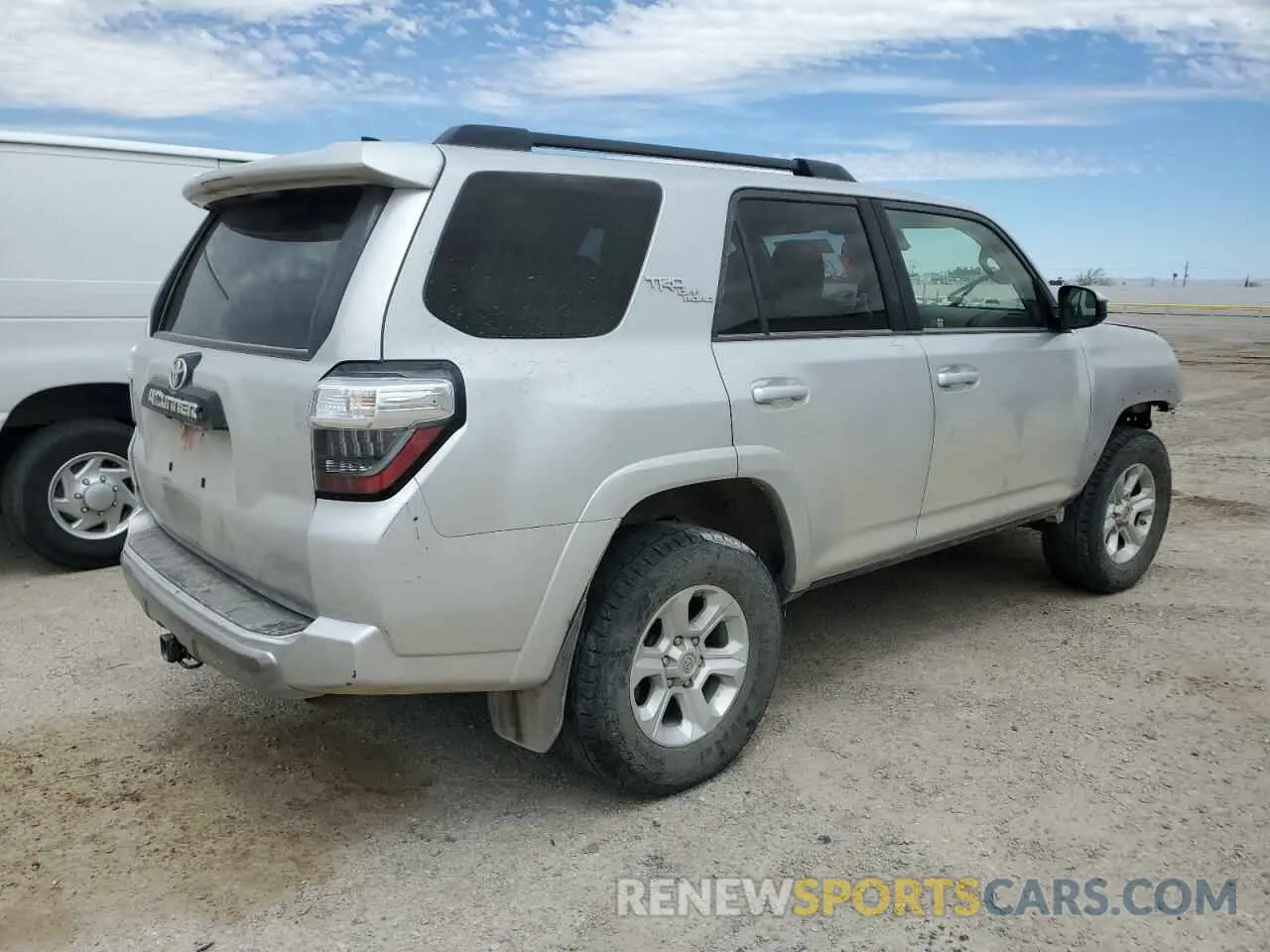 3 Photograph of a damaged car JTEBU5JR0L5816801 TOYOTA 4RUNNER 2020