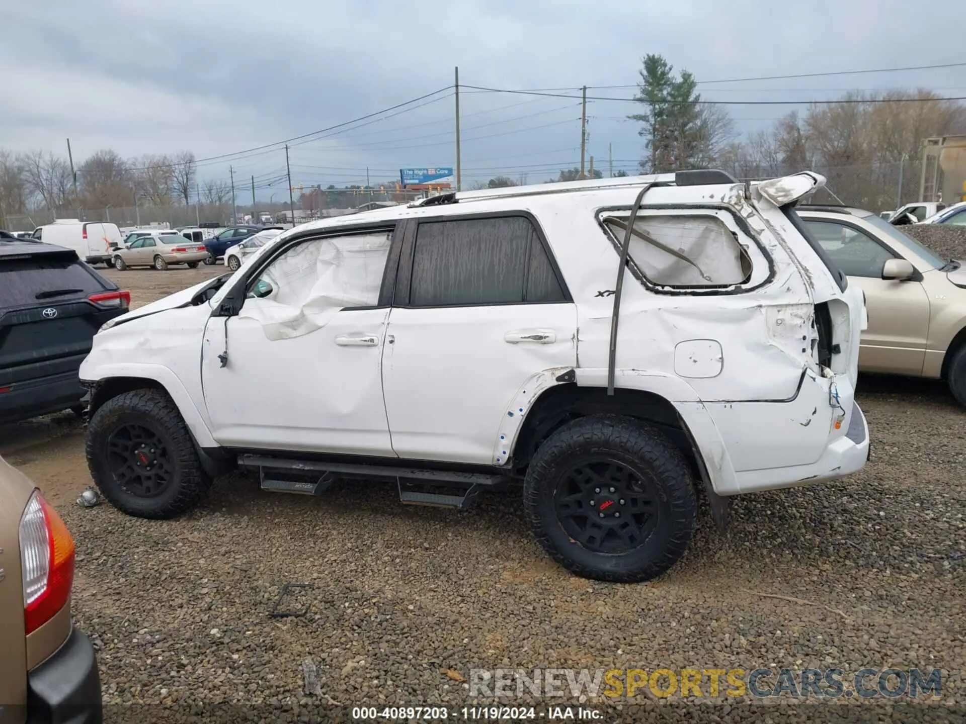 14 Photograph of a damaged car JTEBU5JR1L5761159 TOYOTA 4RUNNER 2020