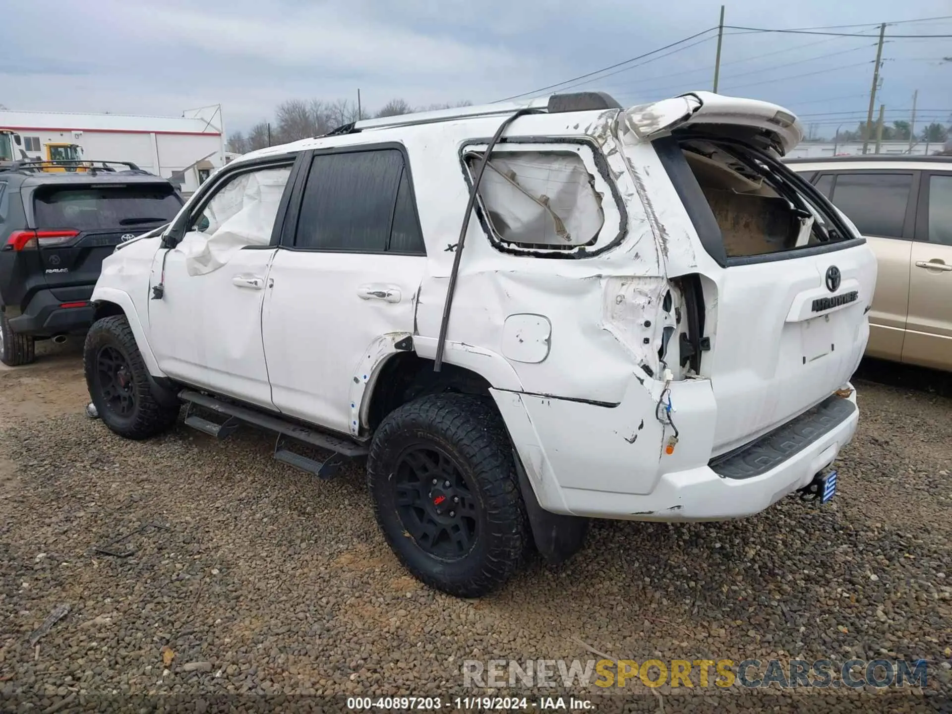 3 Photograph of a damaged car JTEBU5JR1L5761159 TOYOTA 4RUNNER 2020