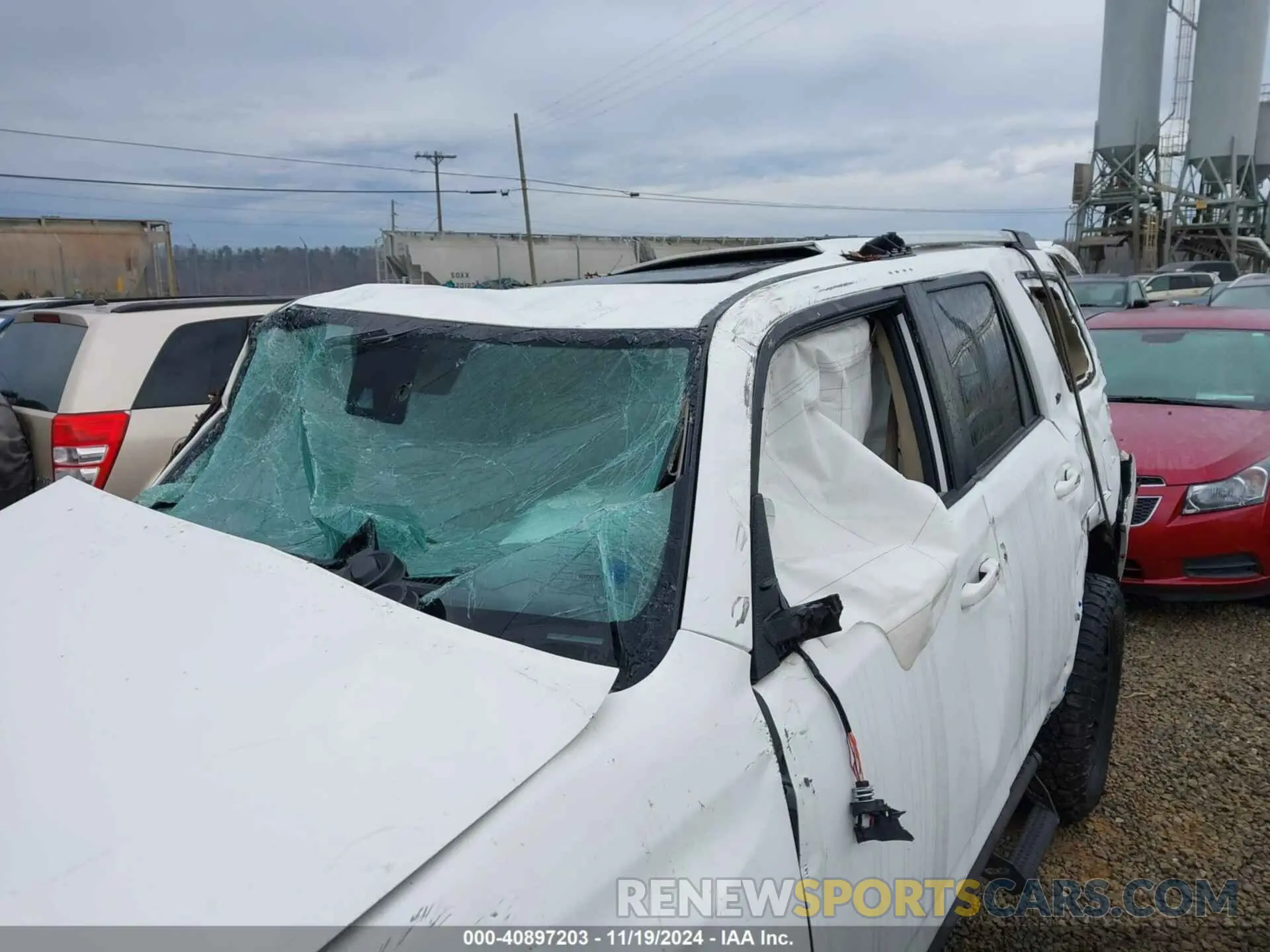 6 Photograph of a damaged car JTEBU5JR1L5761159 TOYOTA 4RUNNER 2020