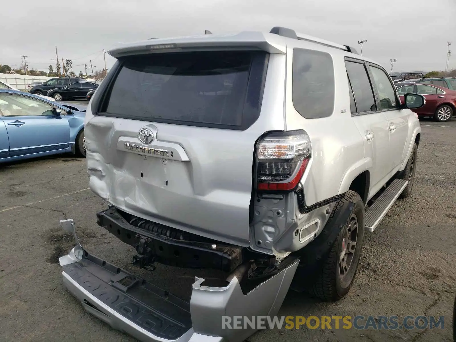 4 Photograph of a damaged car JTEBU5JR1L5763297 TOYOTA 4RUNNER 2020