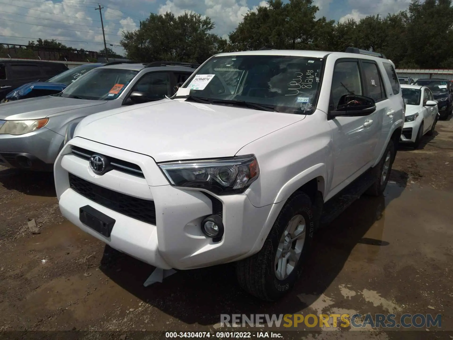 2 Photograph of a damaged car JTEBU5JR1L5796347 TOYOTA 4RUNNER 2020