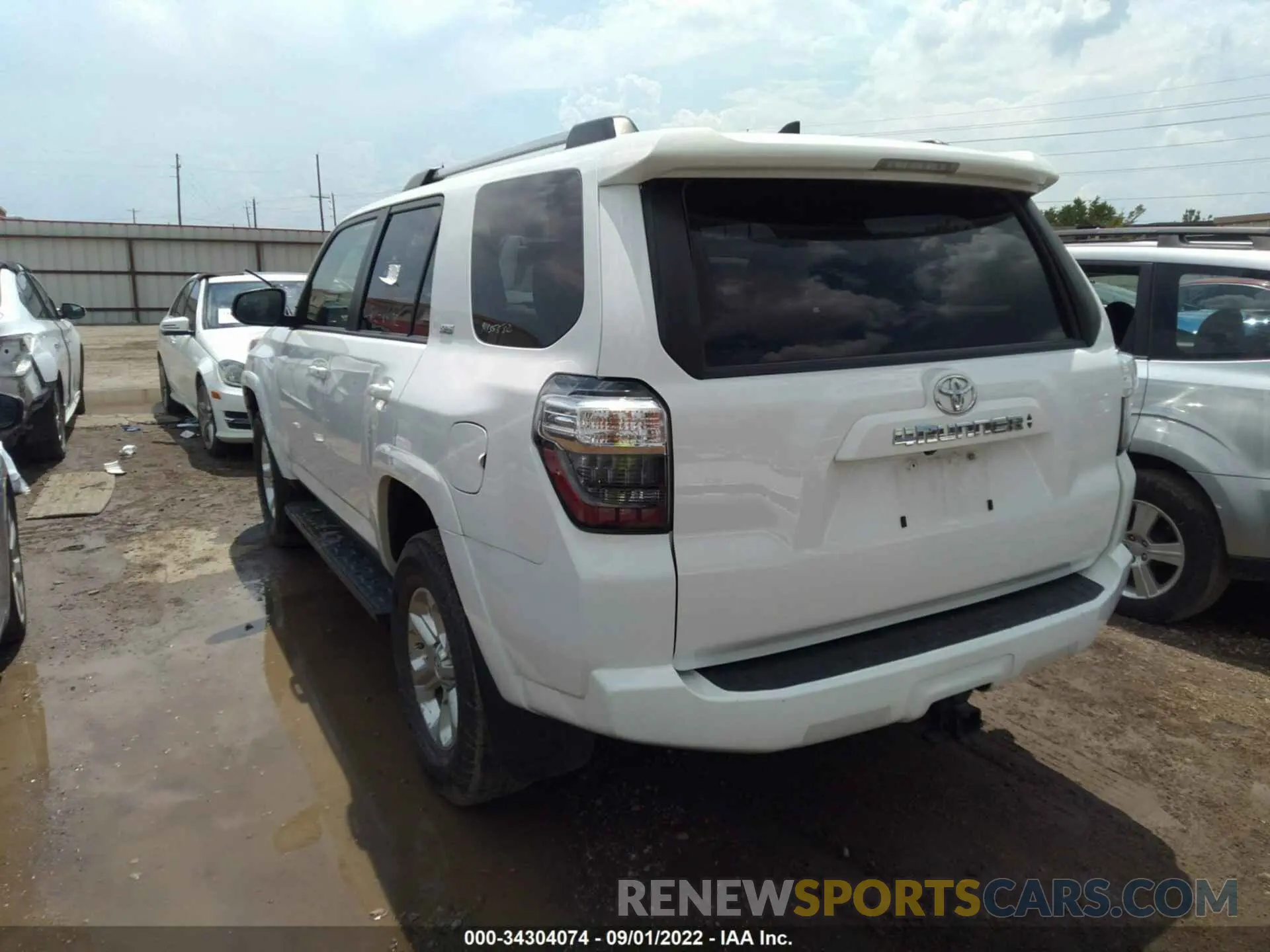 3 Photograph of a damaged car JTEBU5JR1L5796347 TOYOTA 4RUNNER 2020