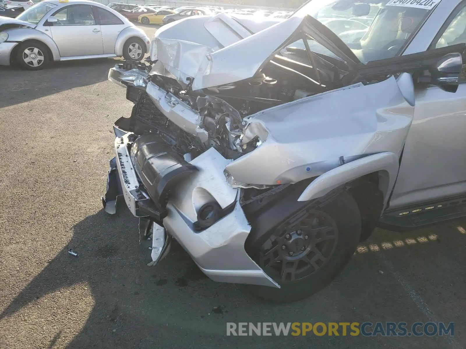 9 Photograph of a damaged car JTEBU5JR1L5825104 TOYOTA 4RUNNER 2020