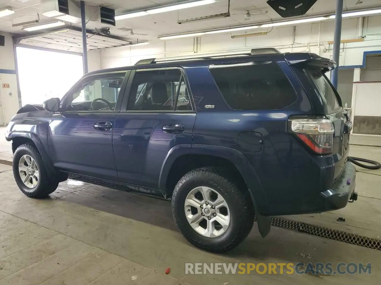2 Photograph of a damaged car JTEBU5JR2L5797667 TOYOTA 4RUNNER 2020